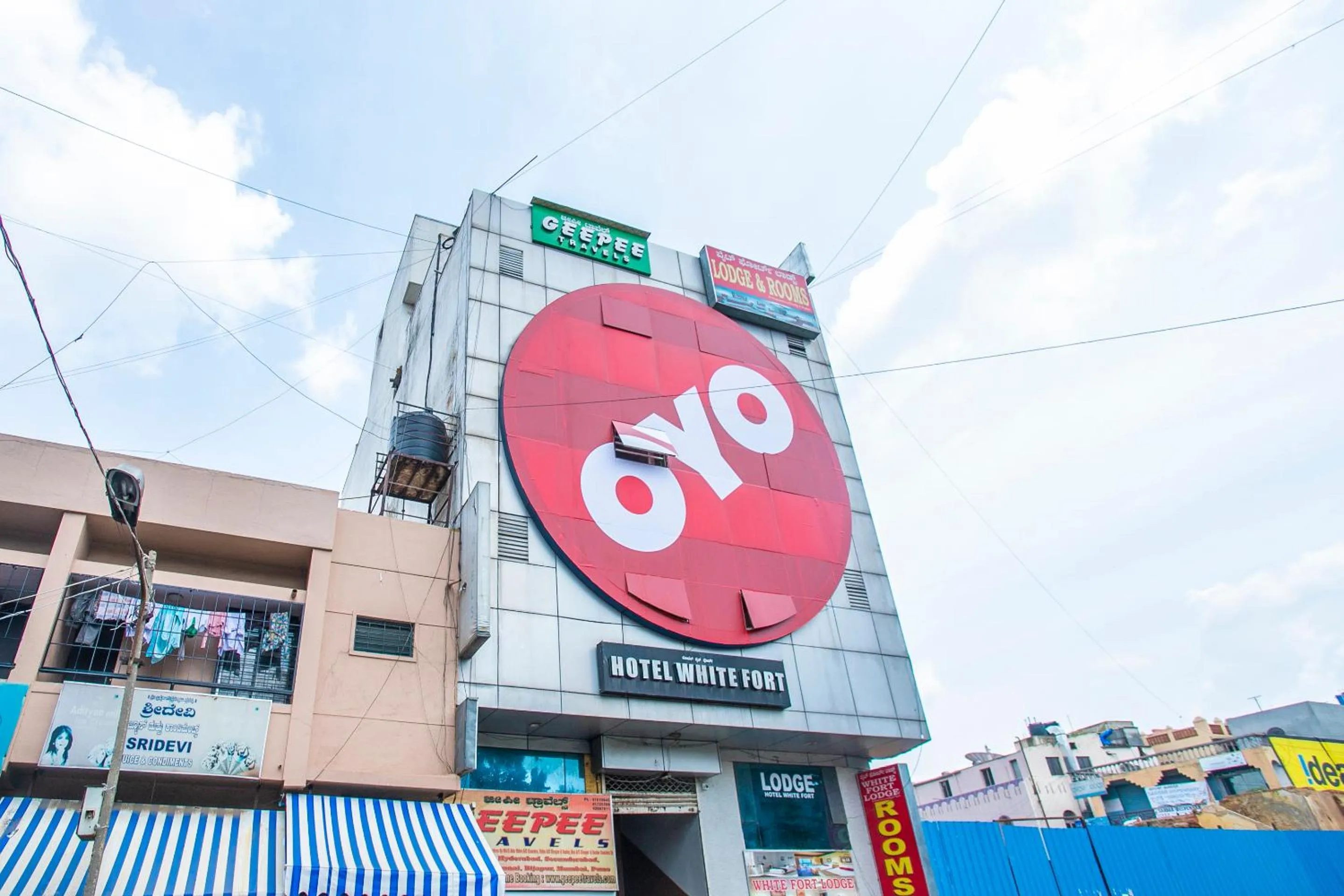 Facade/entrance in Hotel O White Fort Near Lalbagh Botanical Garden