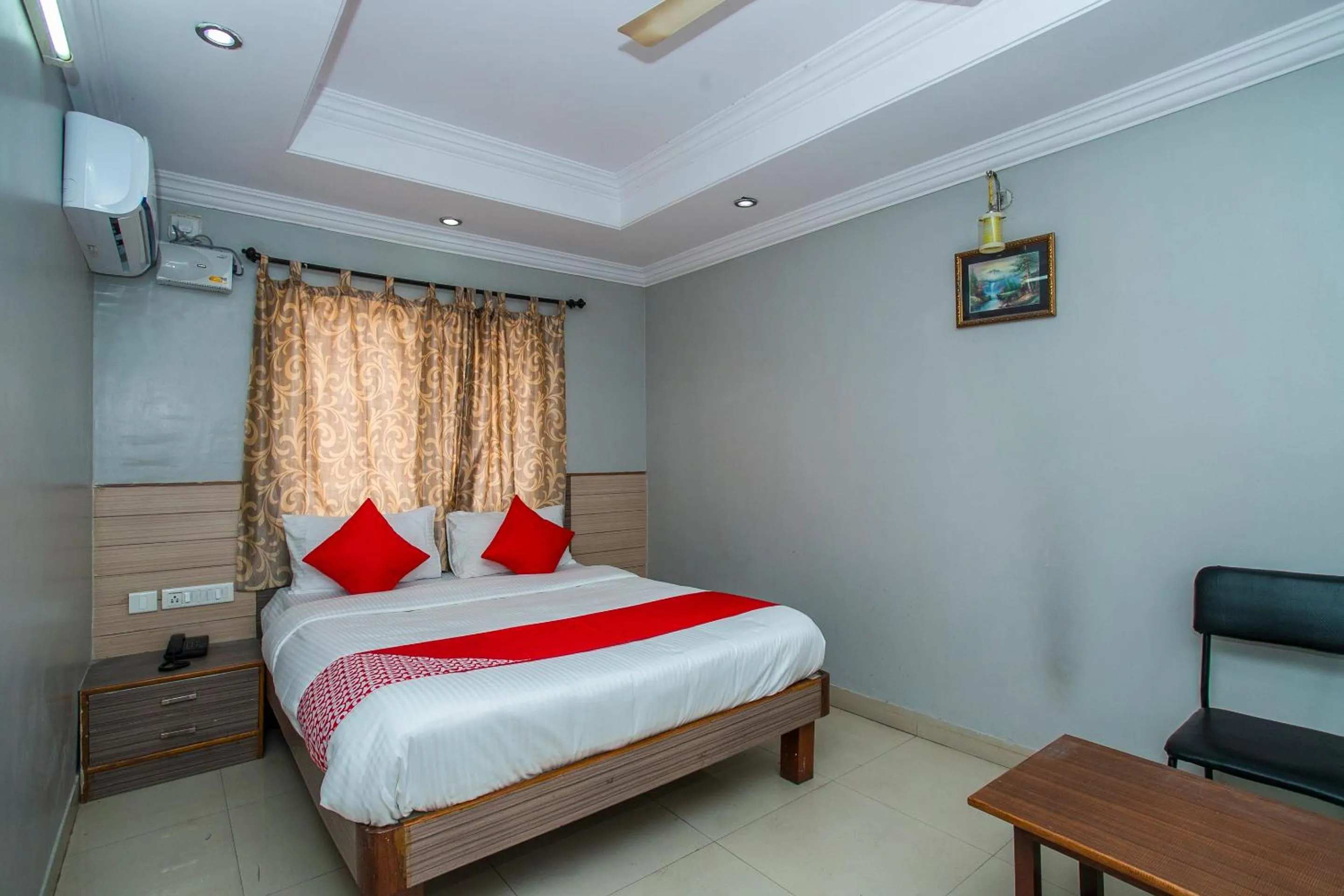 Photo of the whole room, Bed in Hotel O White Fort Near Lalbagh Botanical Garden