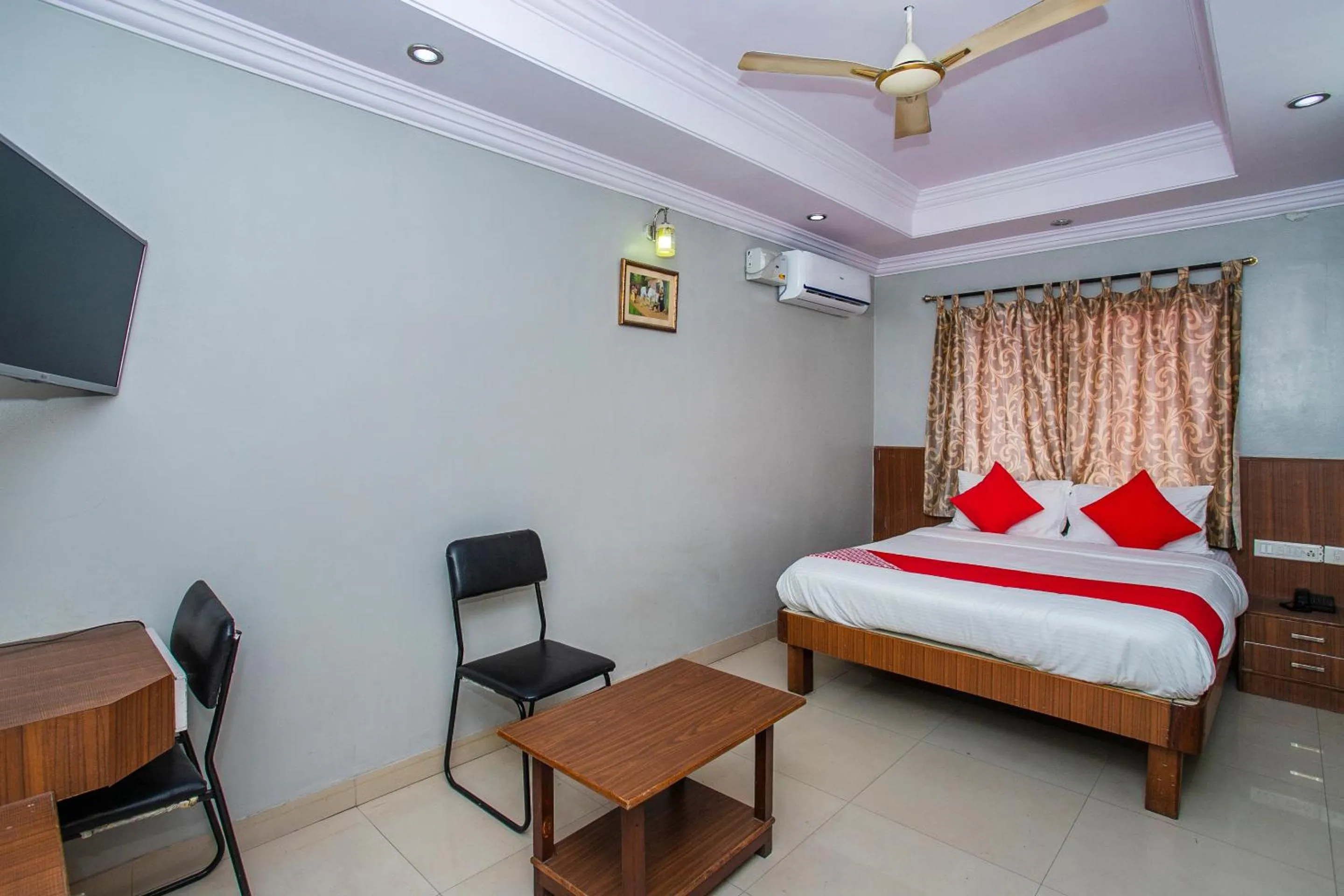 Photo of the whole room, Bed in Hotel O White Fort Near Lalbagh Botanical Garden