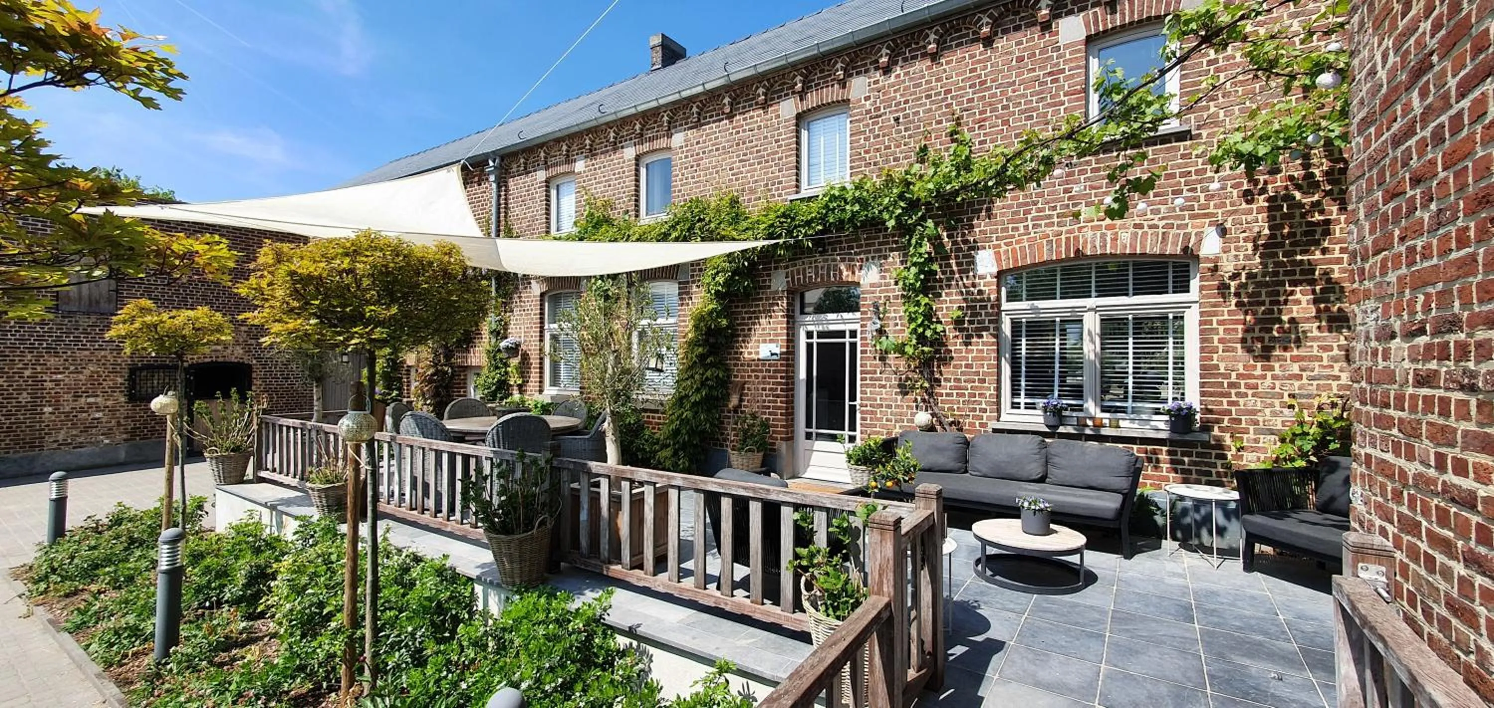 Property building in Guesthouse Biolleke