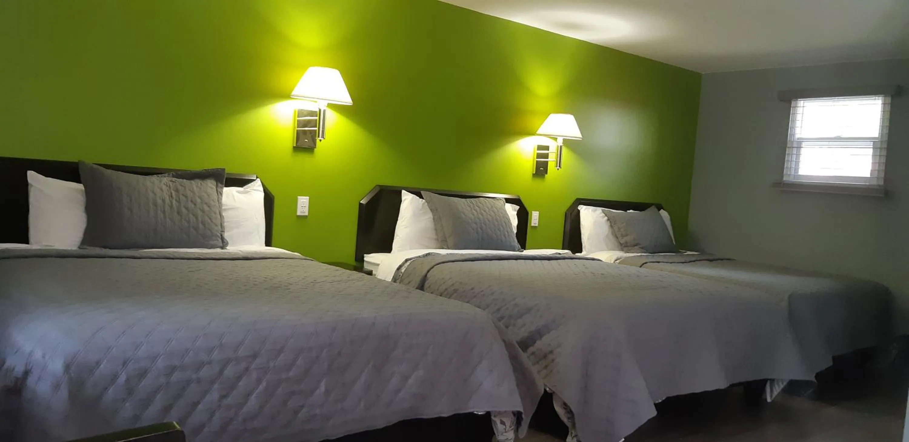 Bed in Nipissing Inn