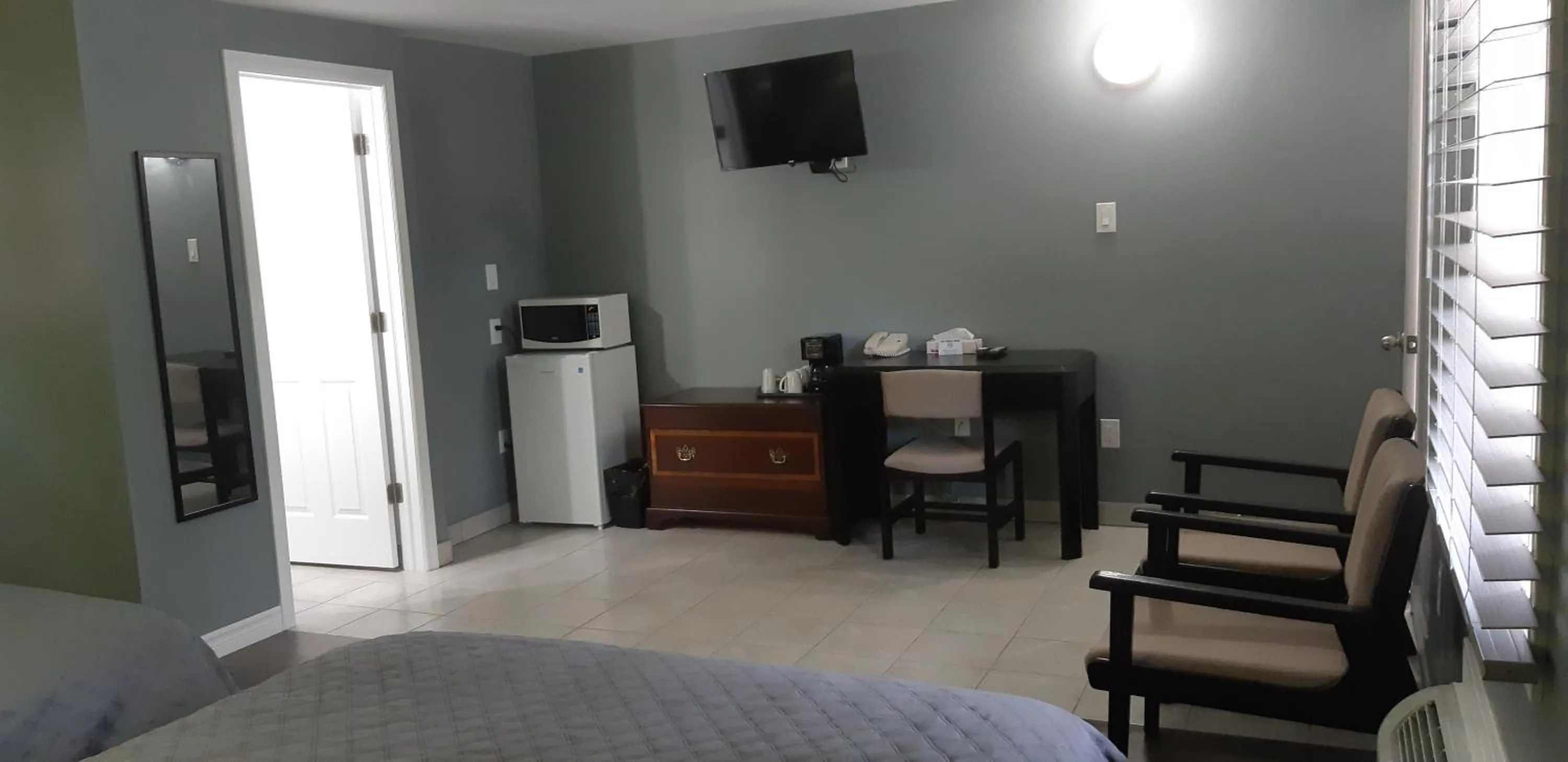 Coffee/tea facilities, Bed in Nipissing Inn