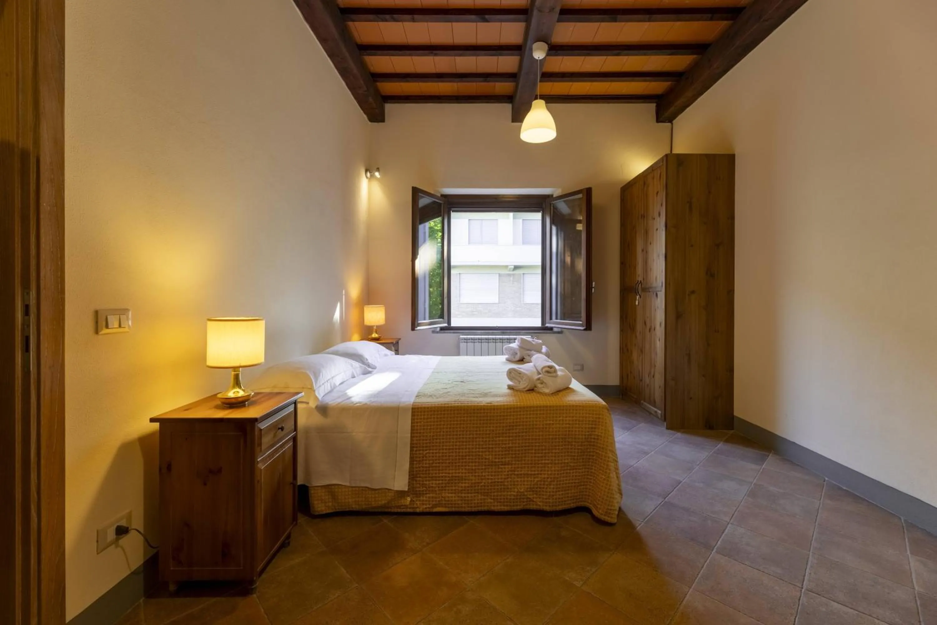 Photo of the whole room, Bed in Villa Montarioso