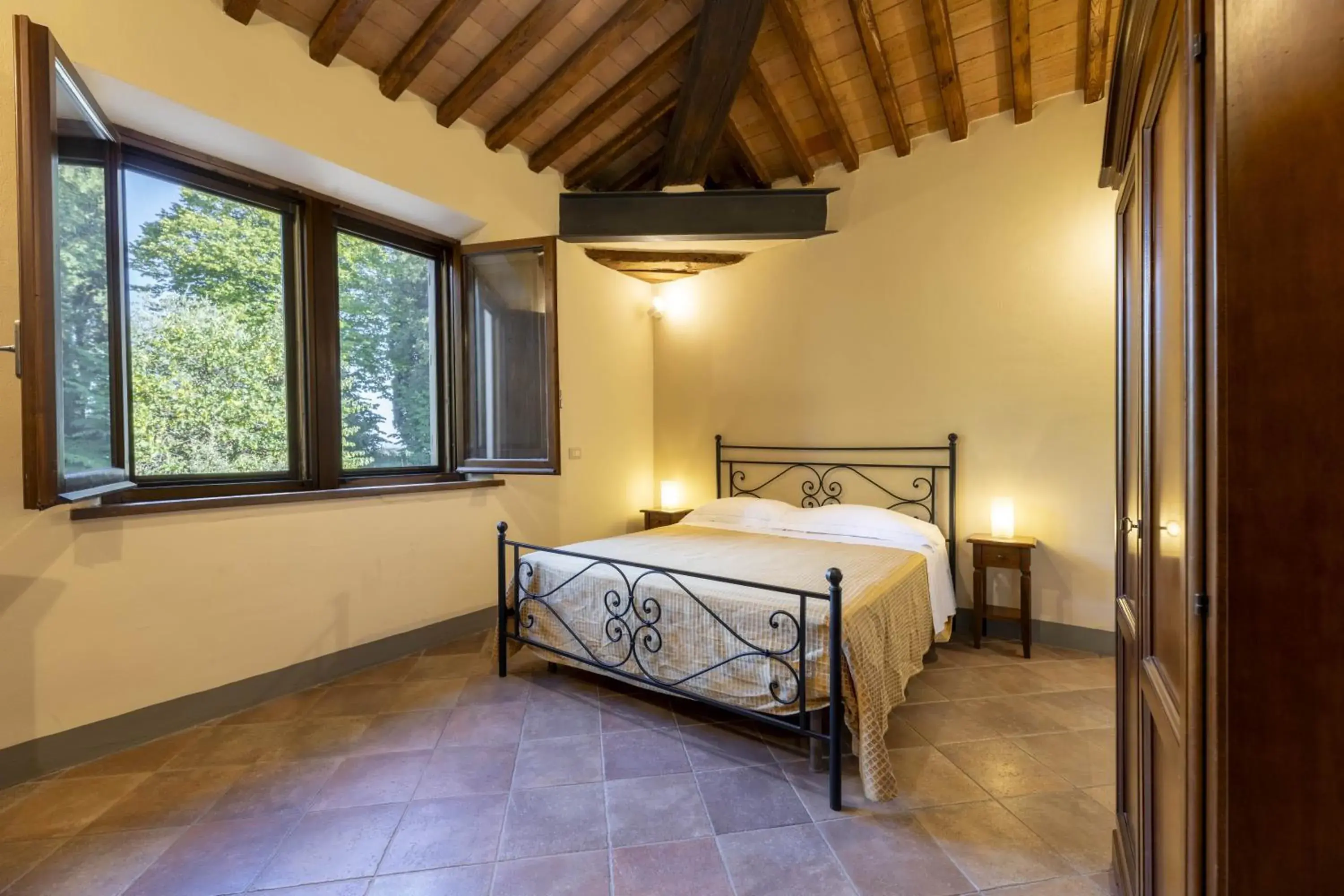 Suite in Villa Montarioso Suite in Villa Montarioso