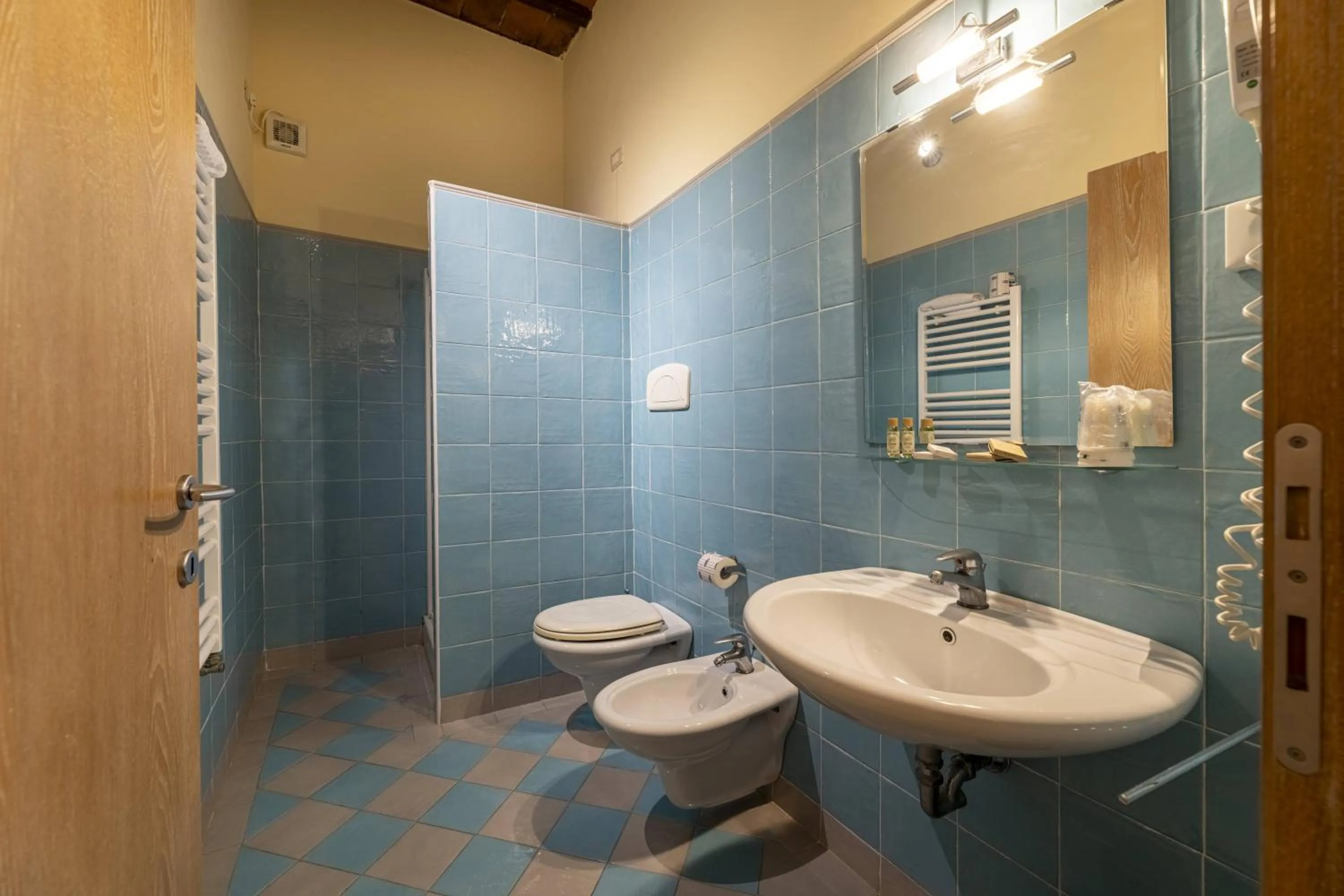 Shower in Villa Montarioso