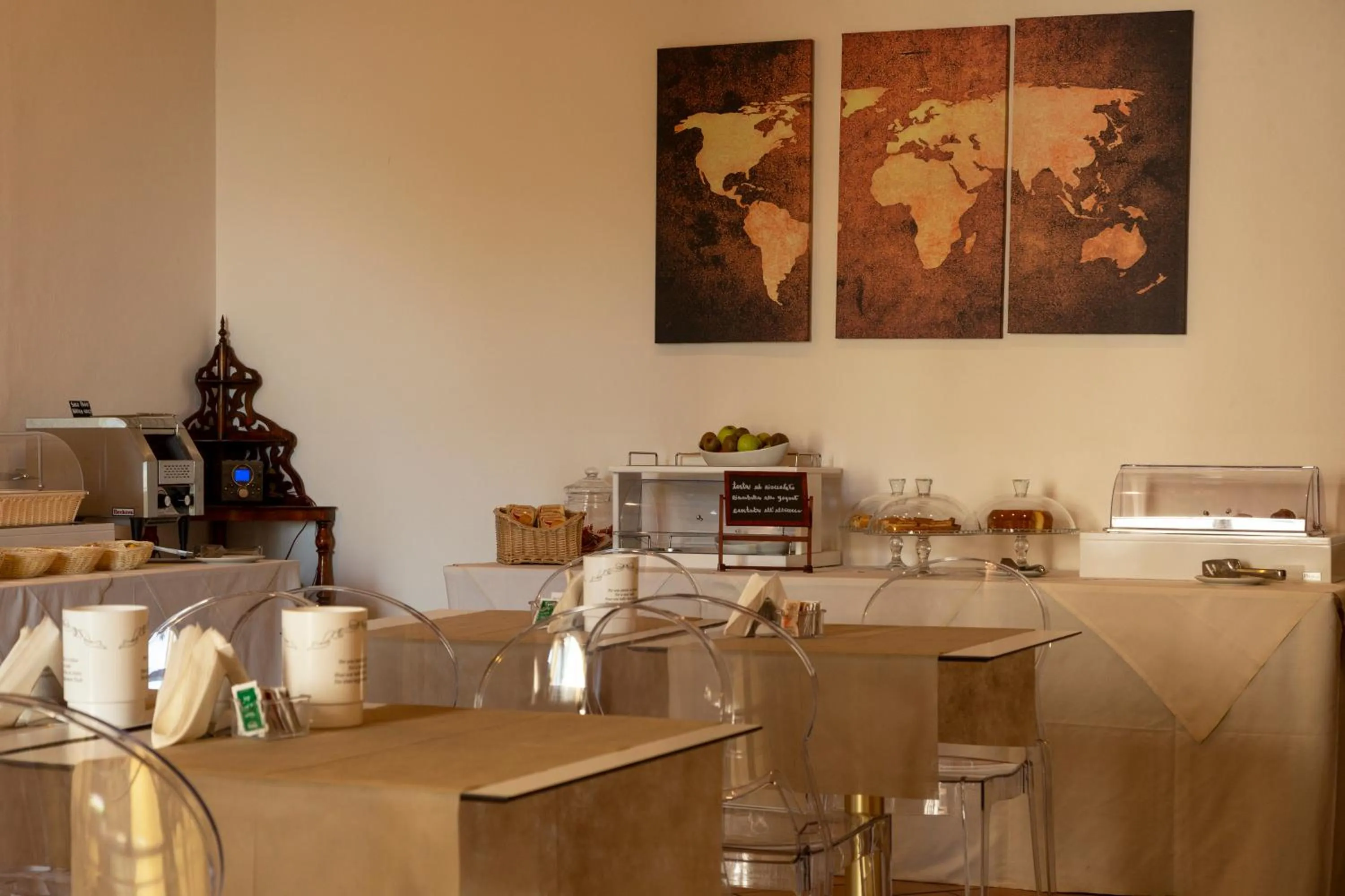 Breakfast in Villa Montarioso