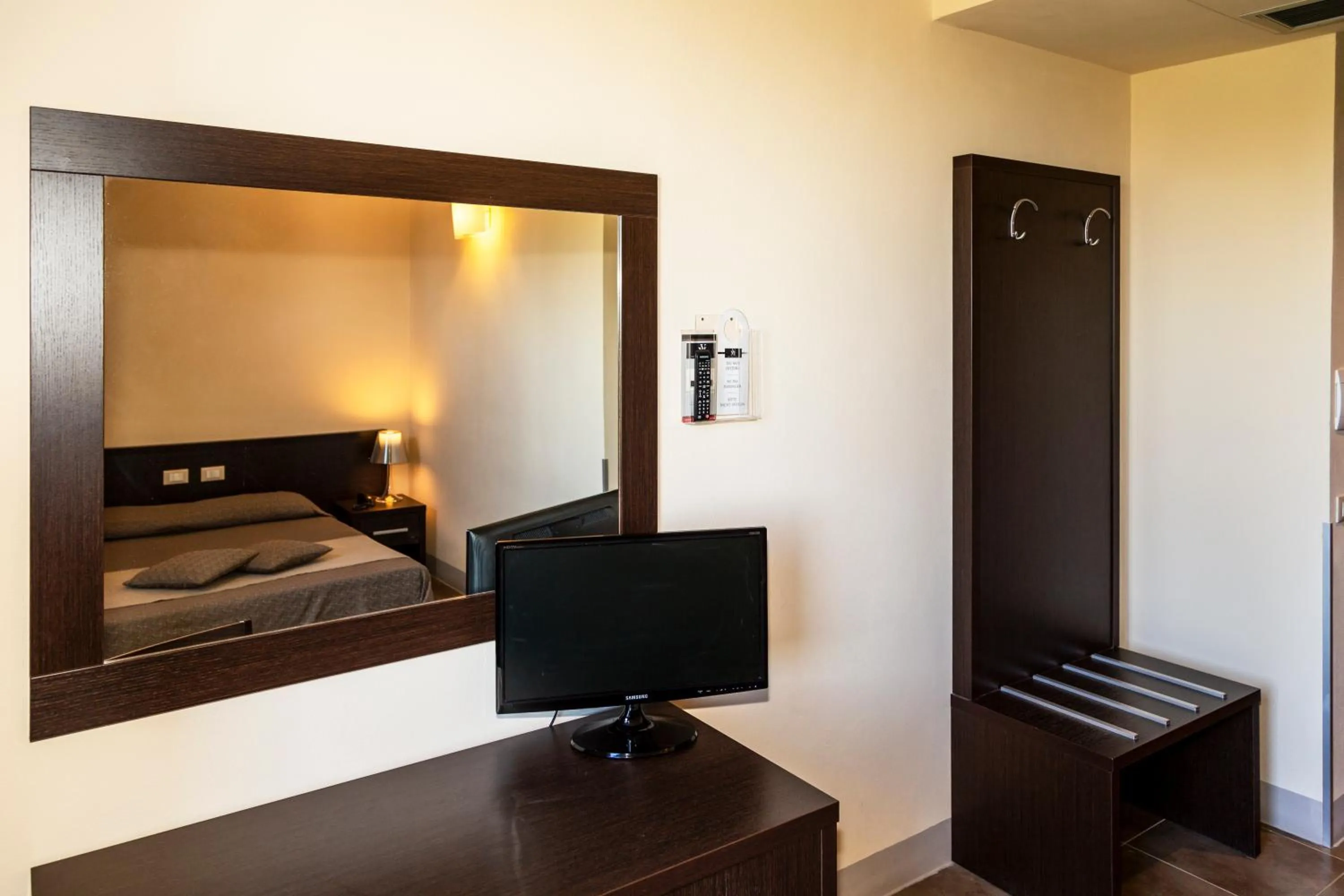 TV and multimedia, Bed in Villa Montarioso