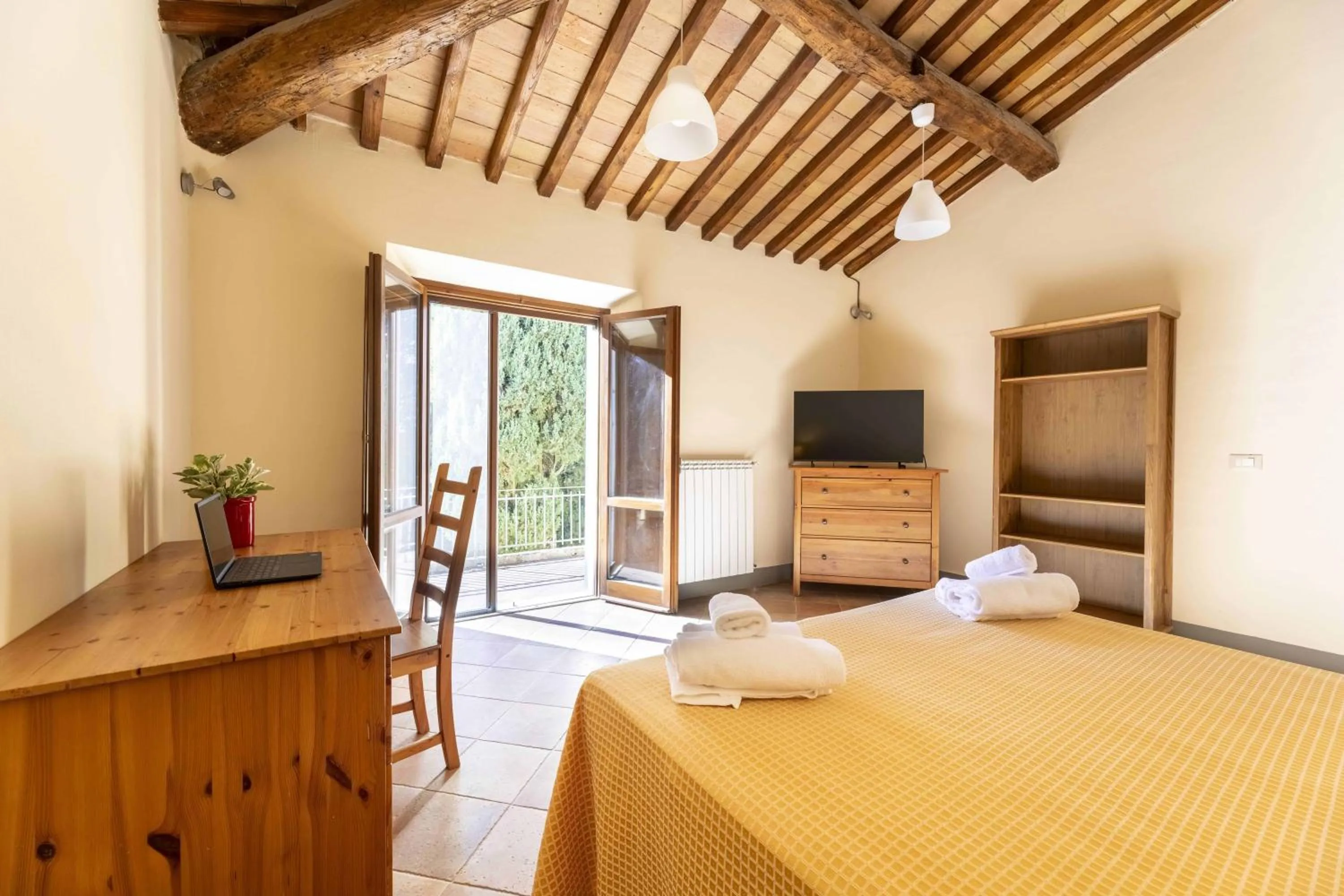 Bedroom, Bed in Villa Montarioso