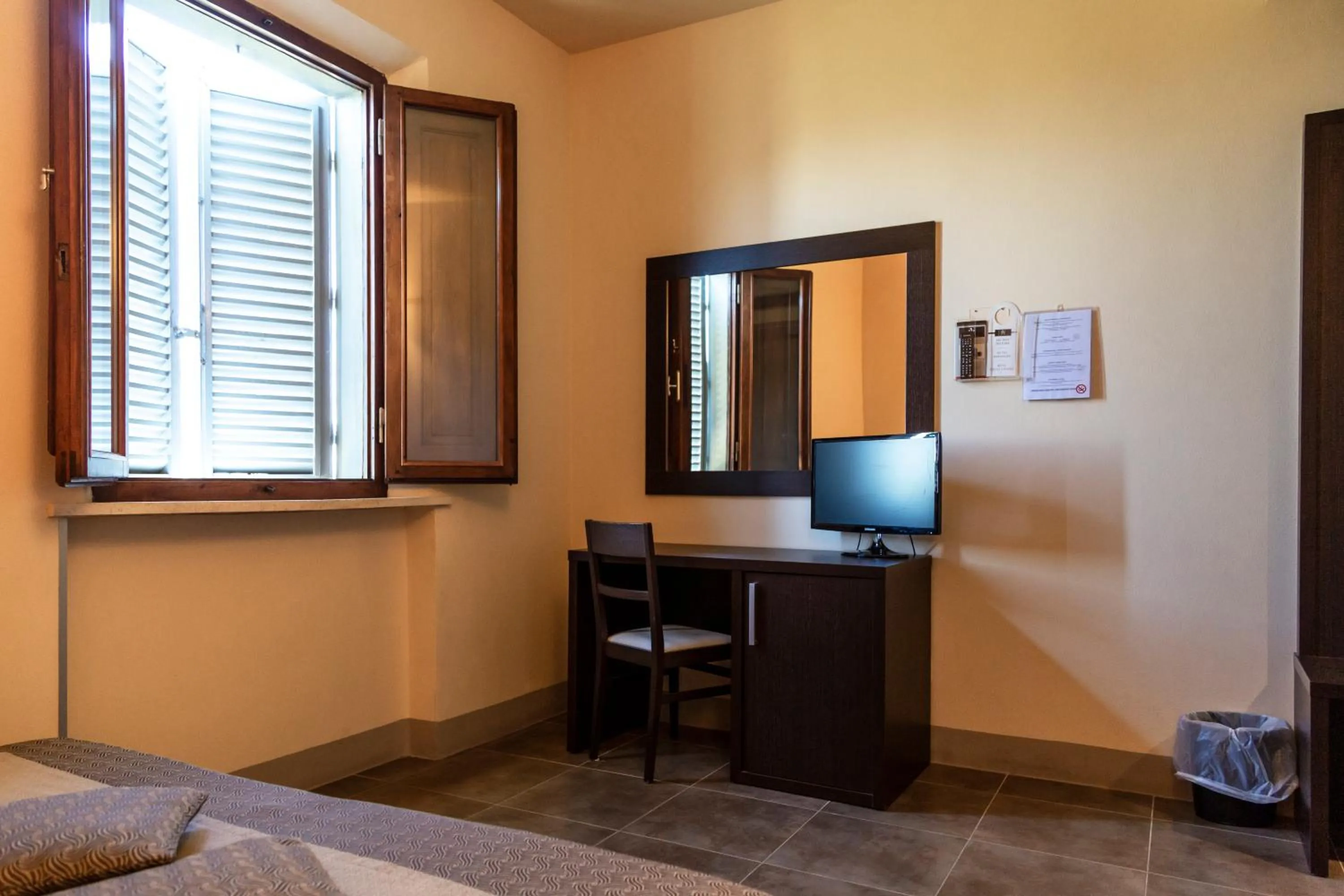 TV and multimedia, Bed in Villa Montarioso