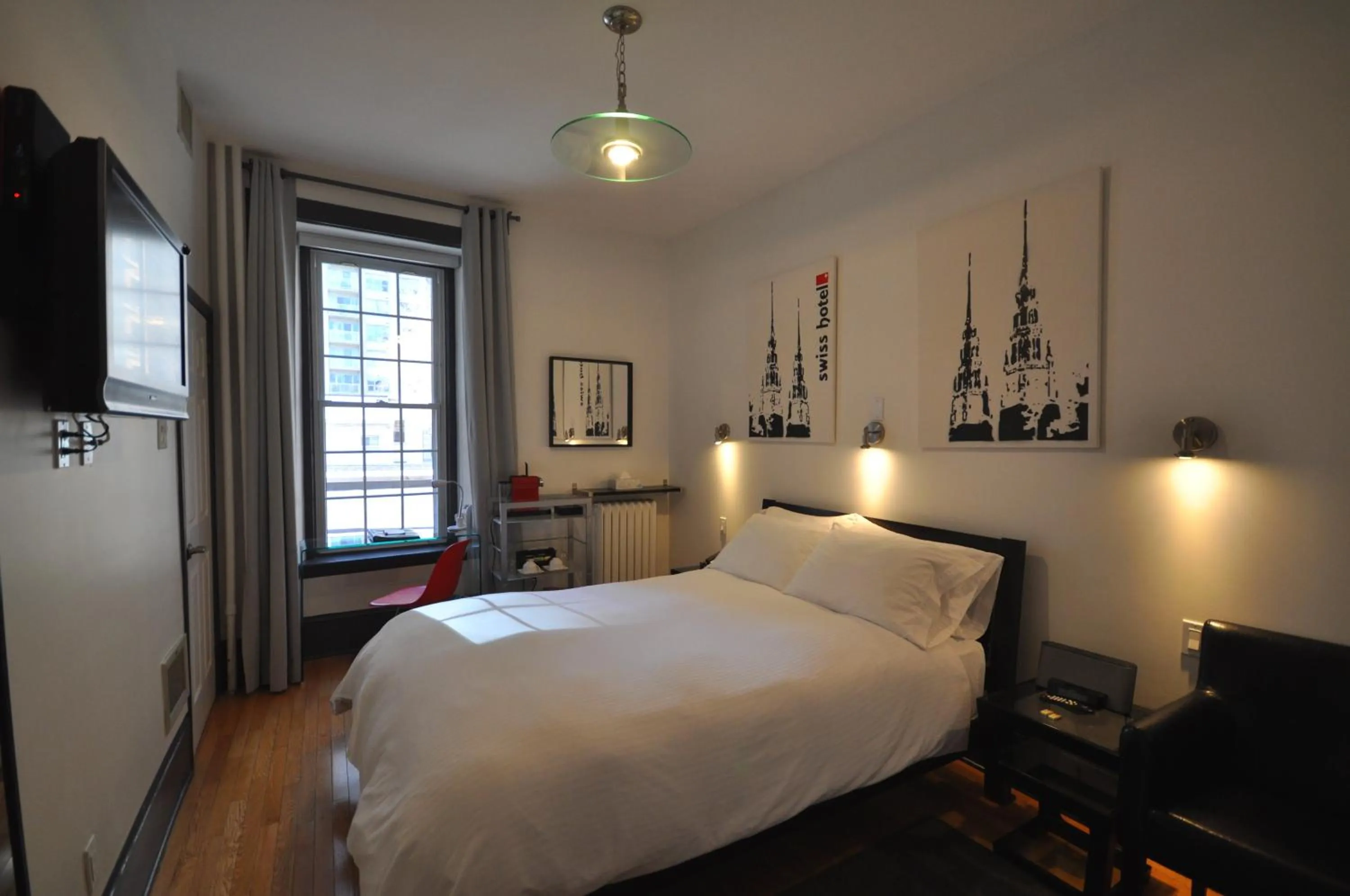 Photo of the whole room, Bed in Swiss Hotel