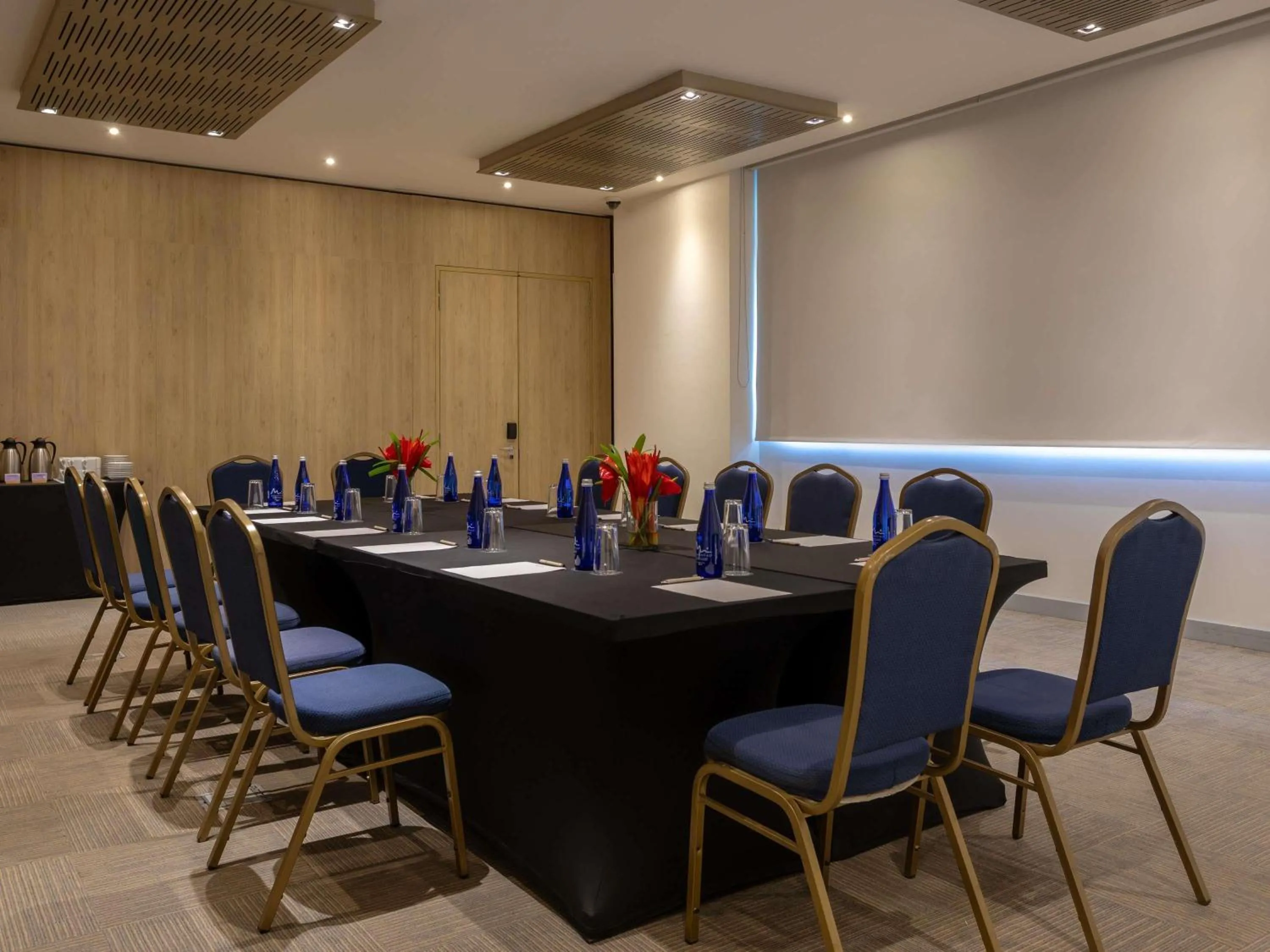 Meeting/conference room in Mercure Santa Marta Emile
