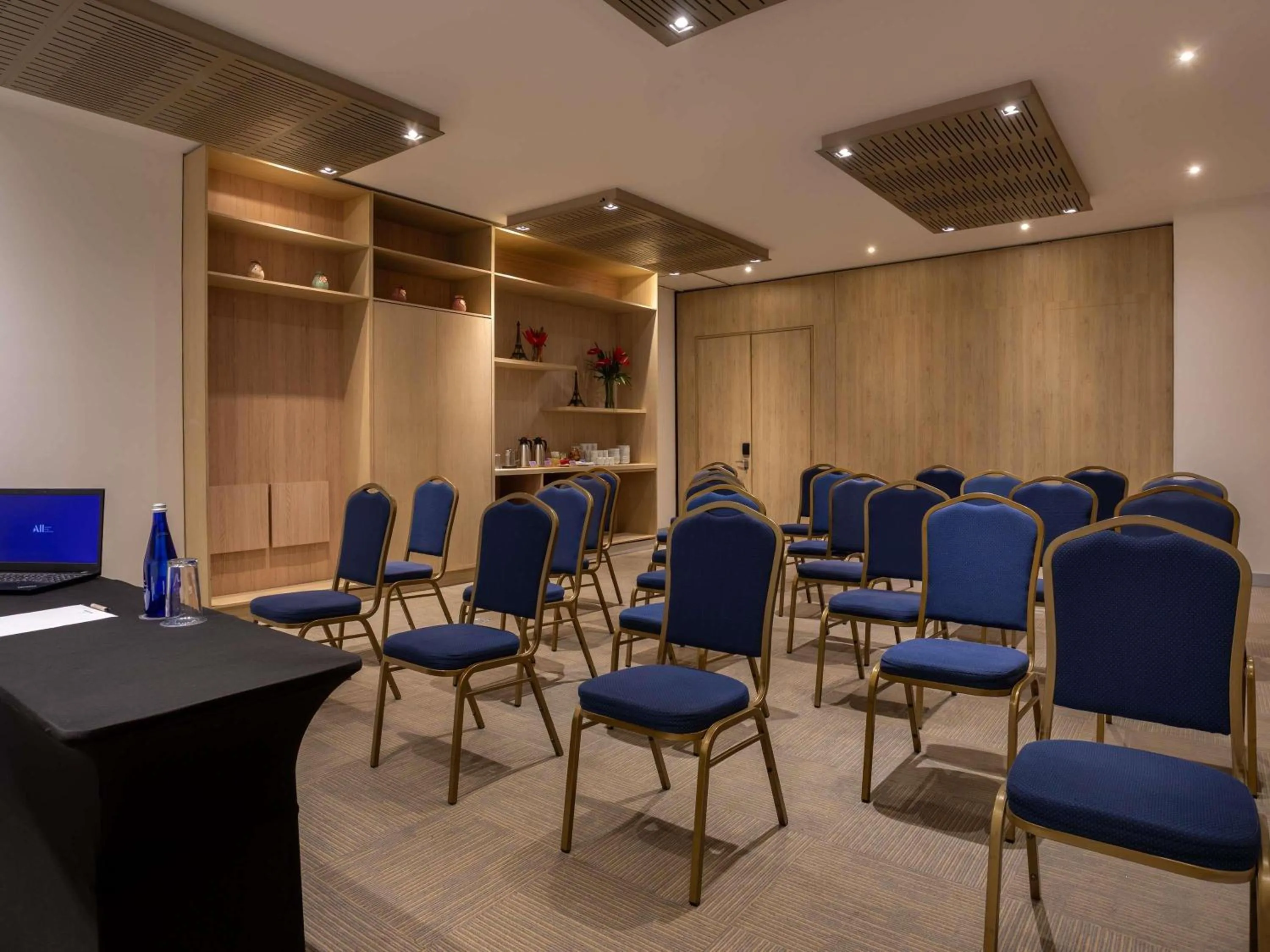 Meeting/conference room in Mercure Santa Marta Emile