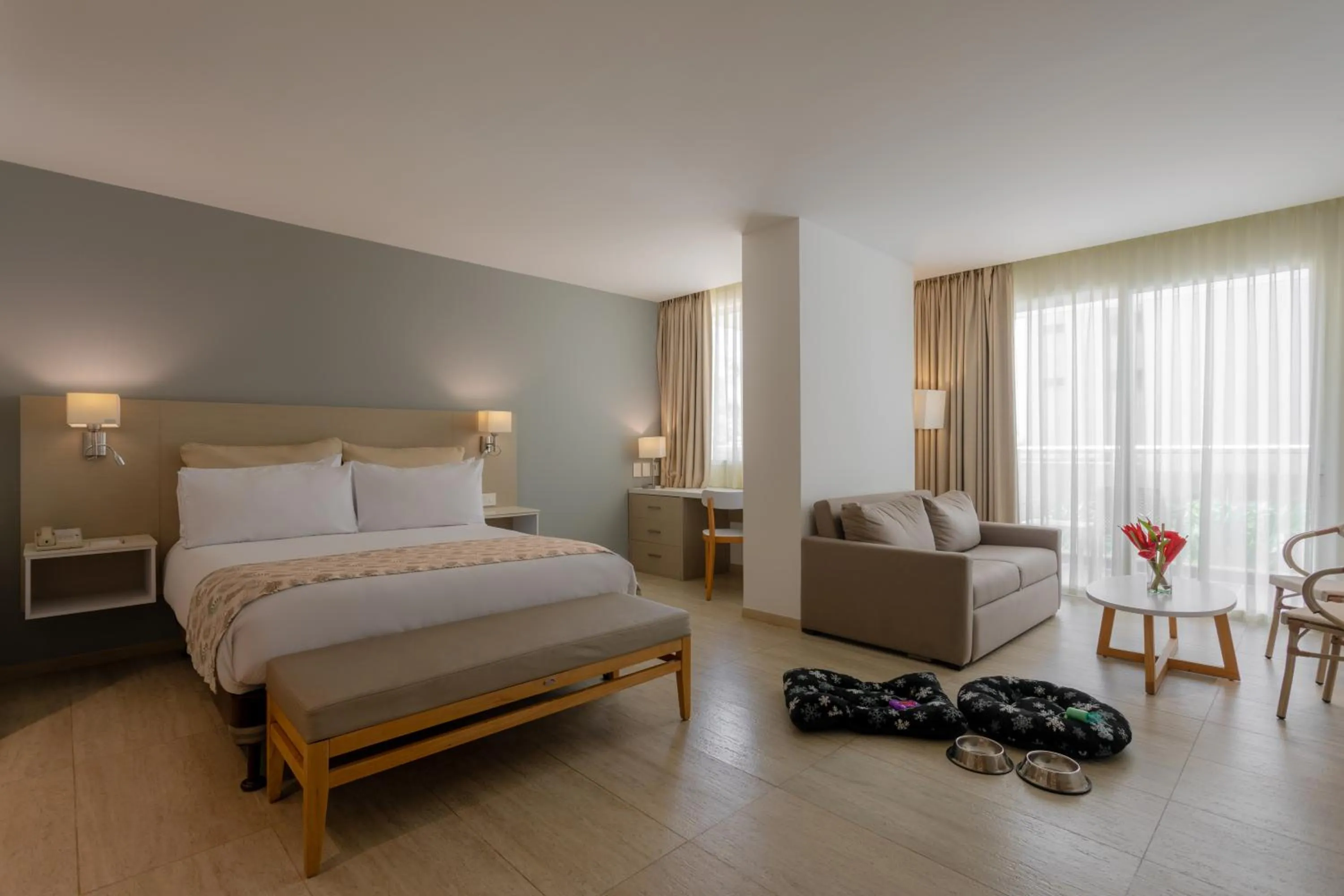 pet friendly, Bed in Mercure Santa Marta Emile