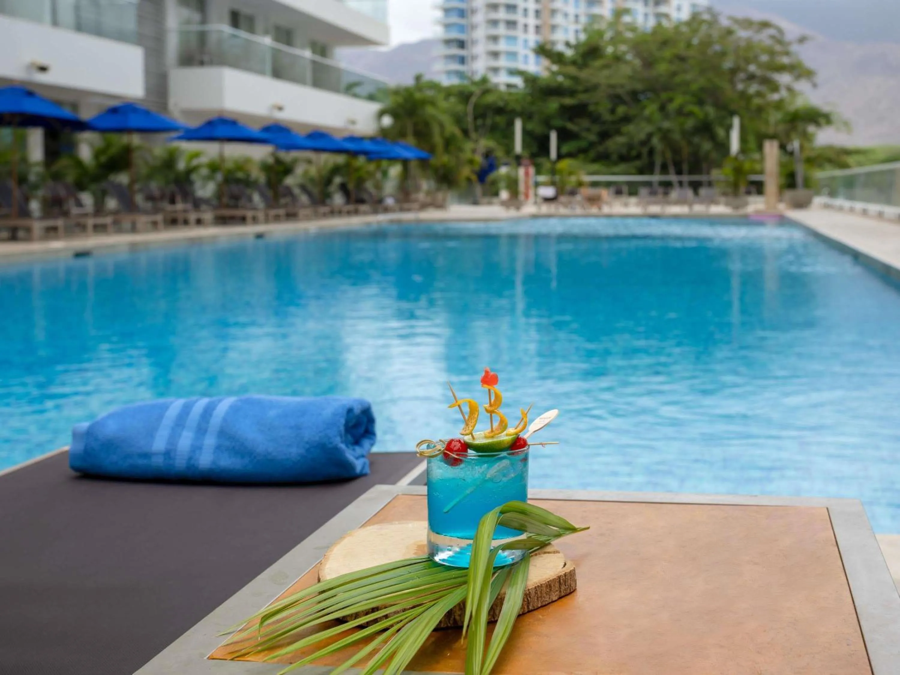 Lounge or bar in Mercure Santa Marta Emile