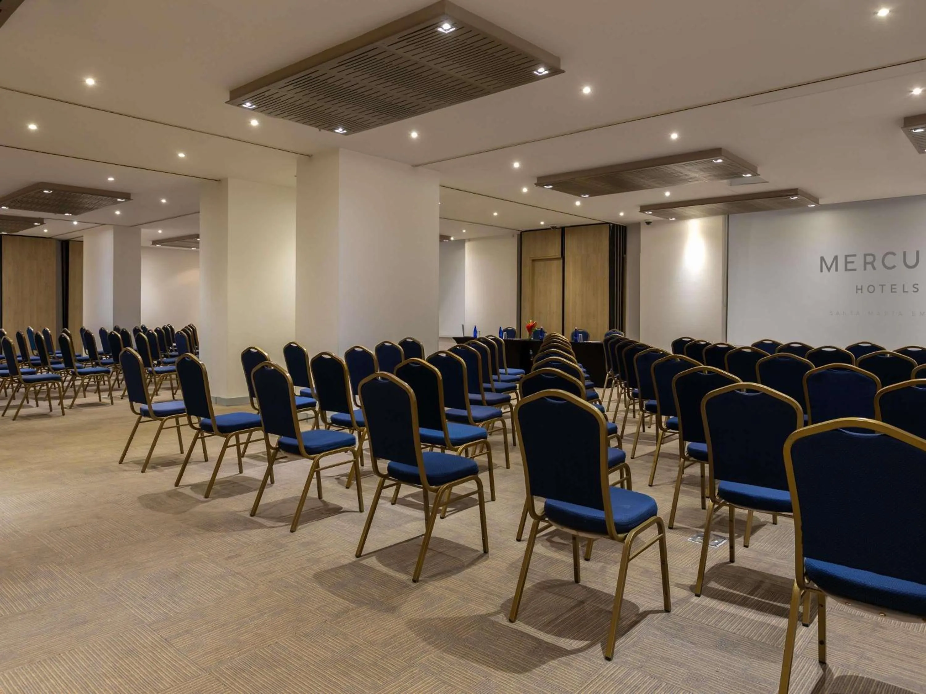 Meeting/conference room in Mercure Santa Marta Emile