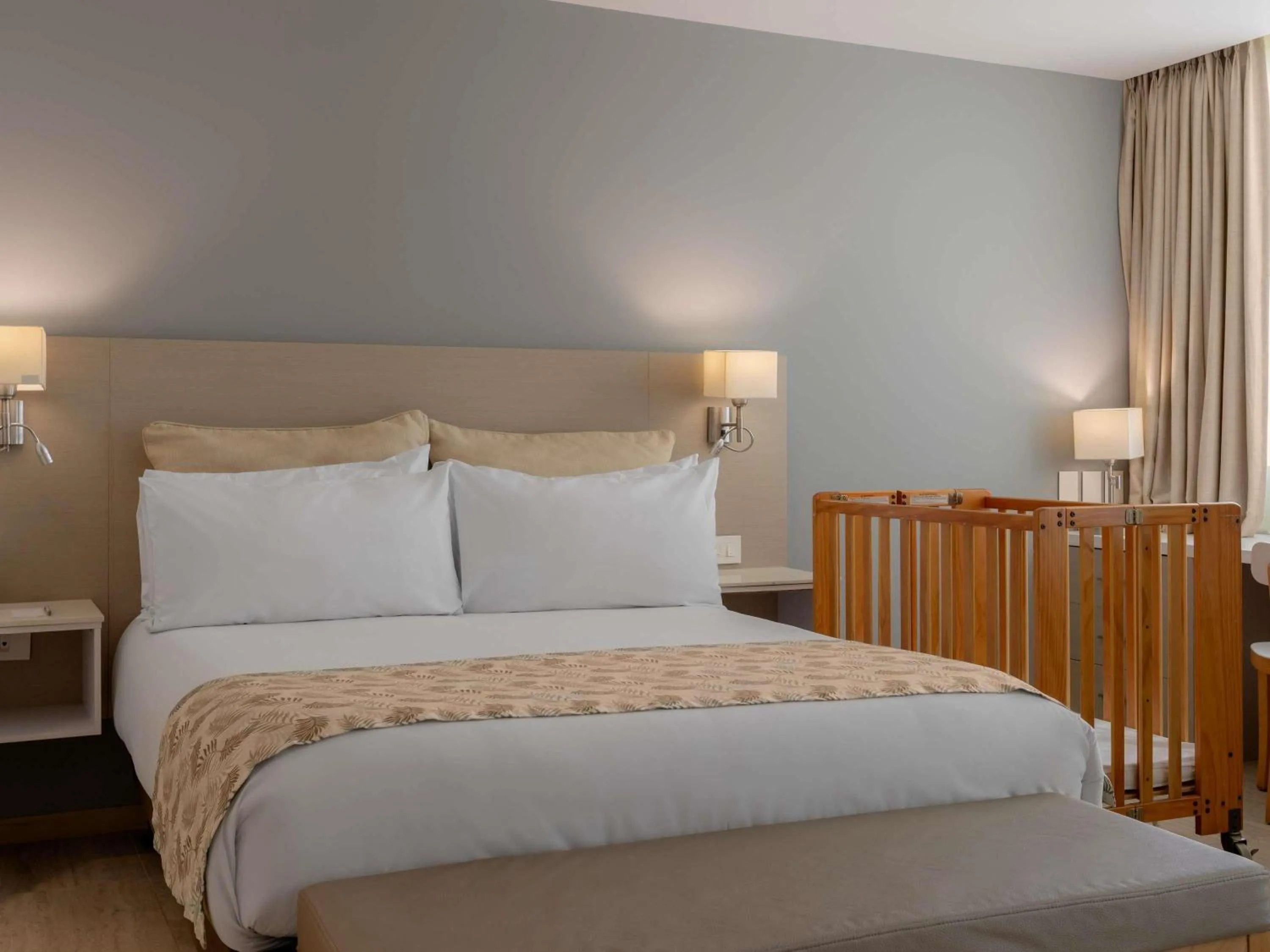 Bedroom, Bed in Mercure Santa Marta Emile