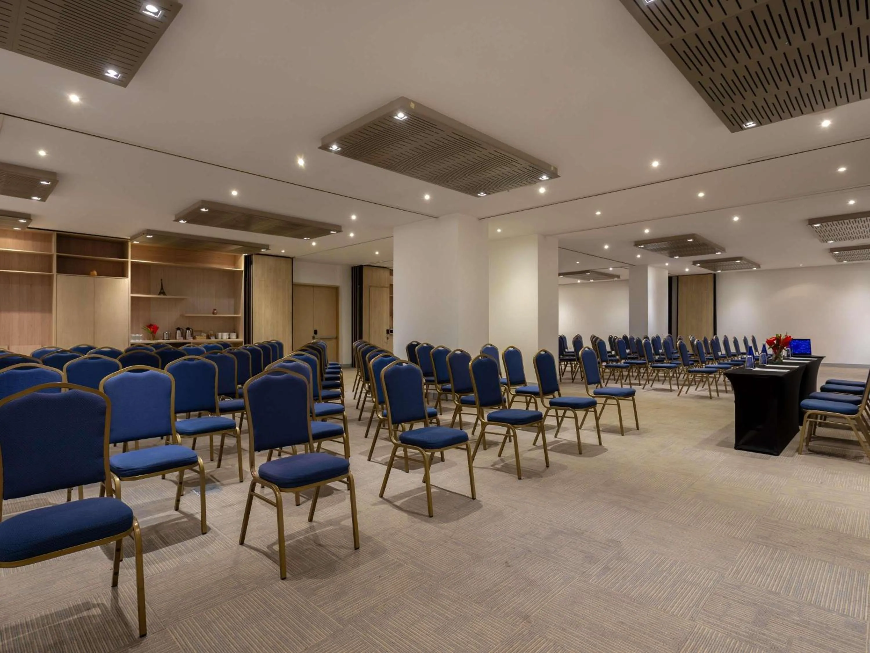 Meeting/conference room in Mercure Santa Marta Emile