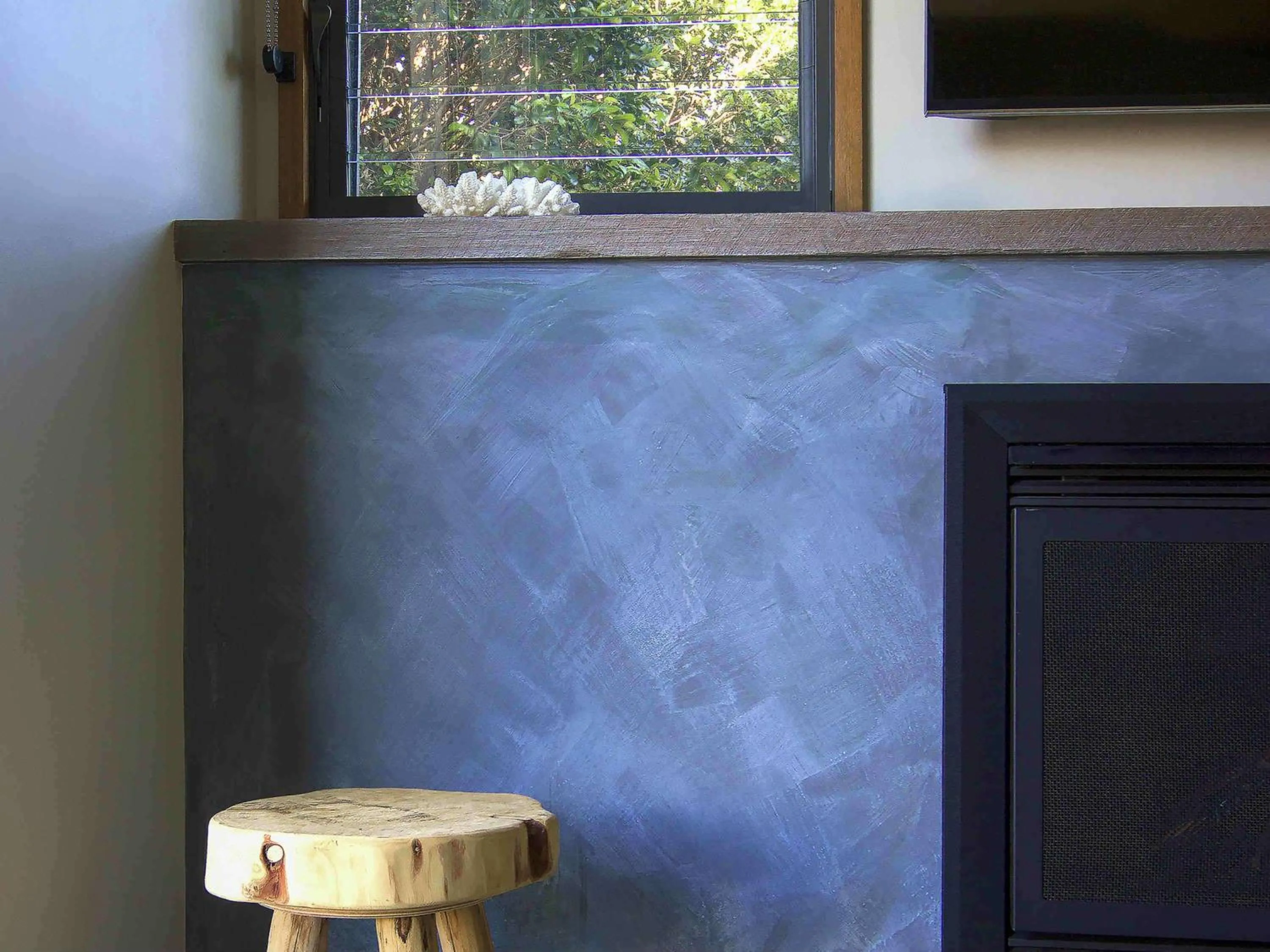 Photo of the whole room in Elements Of Byron