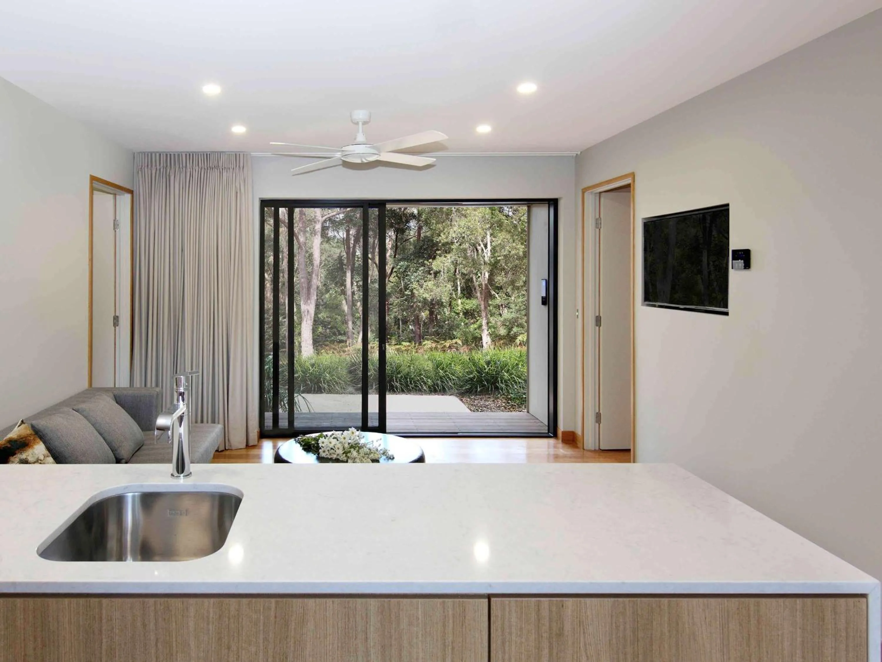 Photo of the whole room in Elements Of Byron