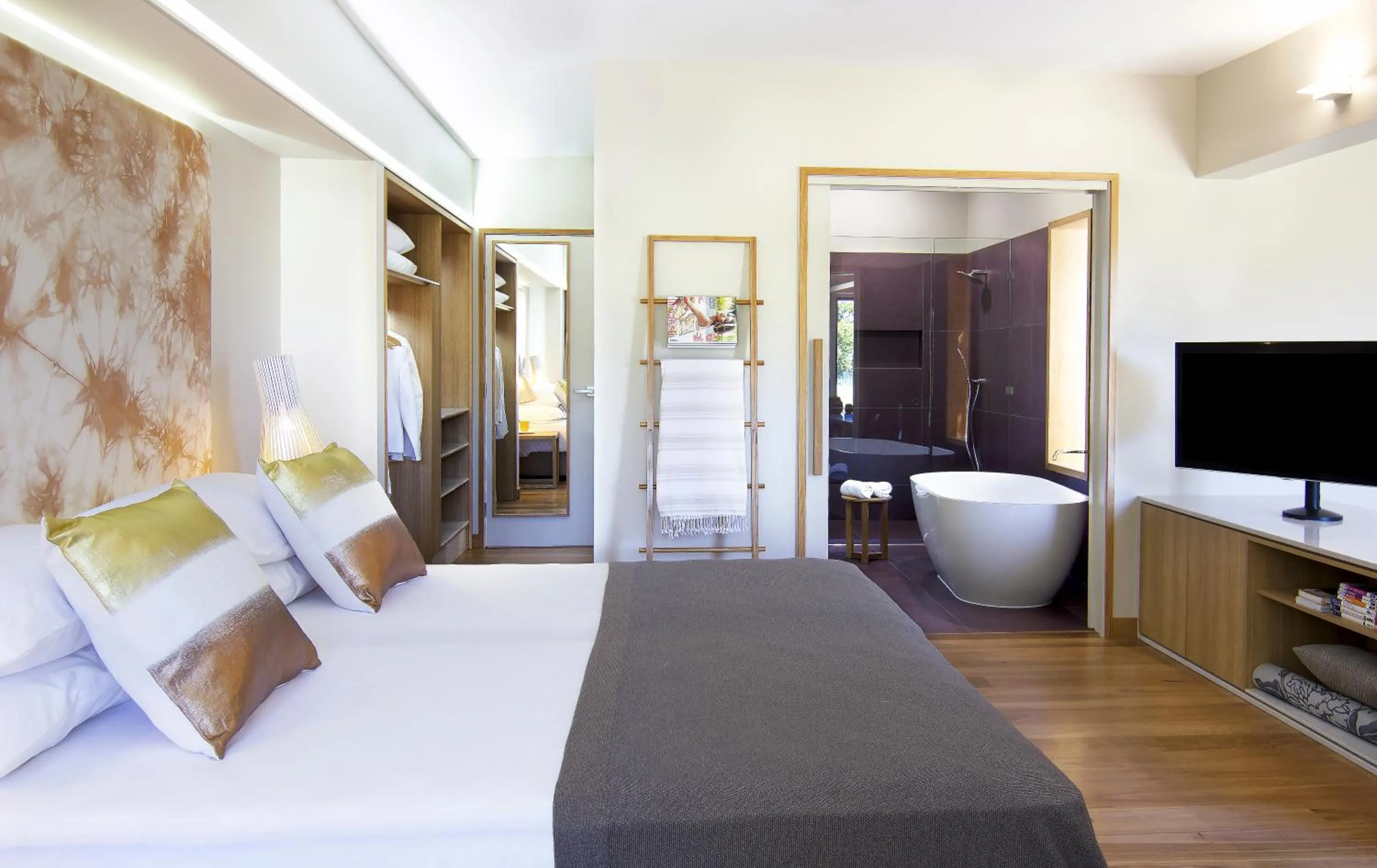 Bedroom, Bed in Elements Of Byron