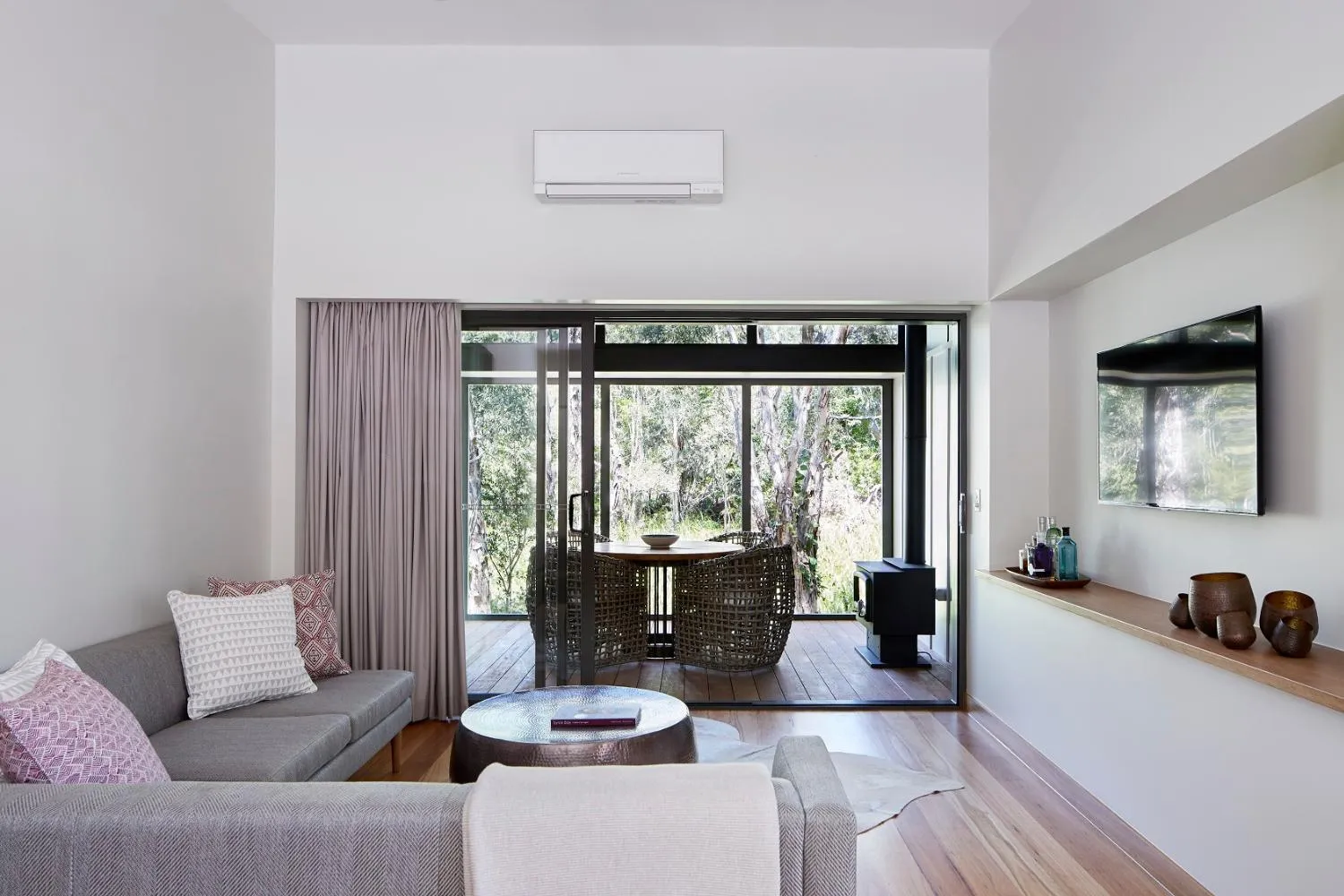 Living room in Elements Of Byron