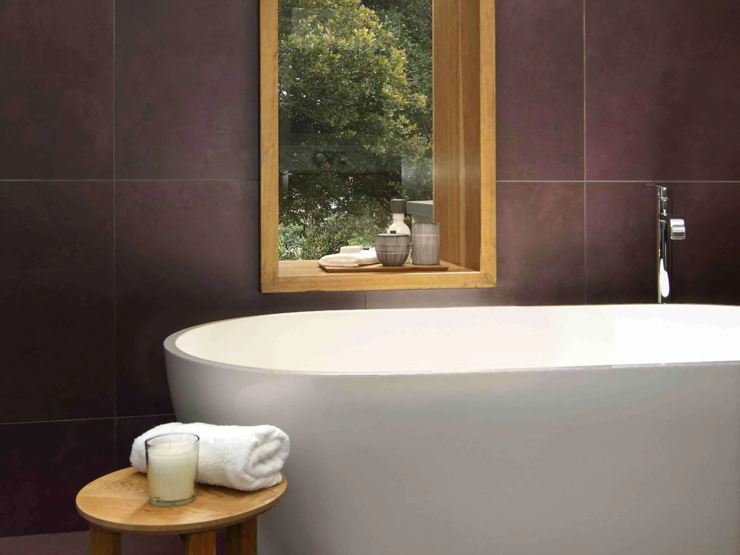 Photo of the whole room in Elements Of Byron