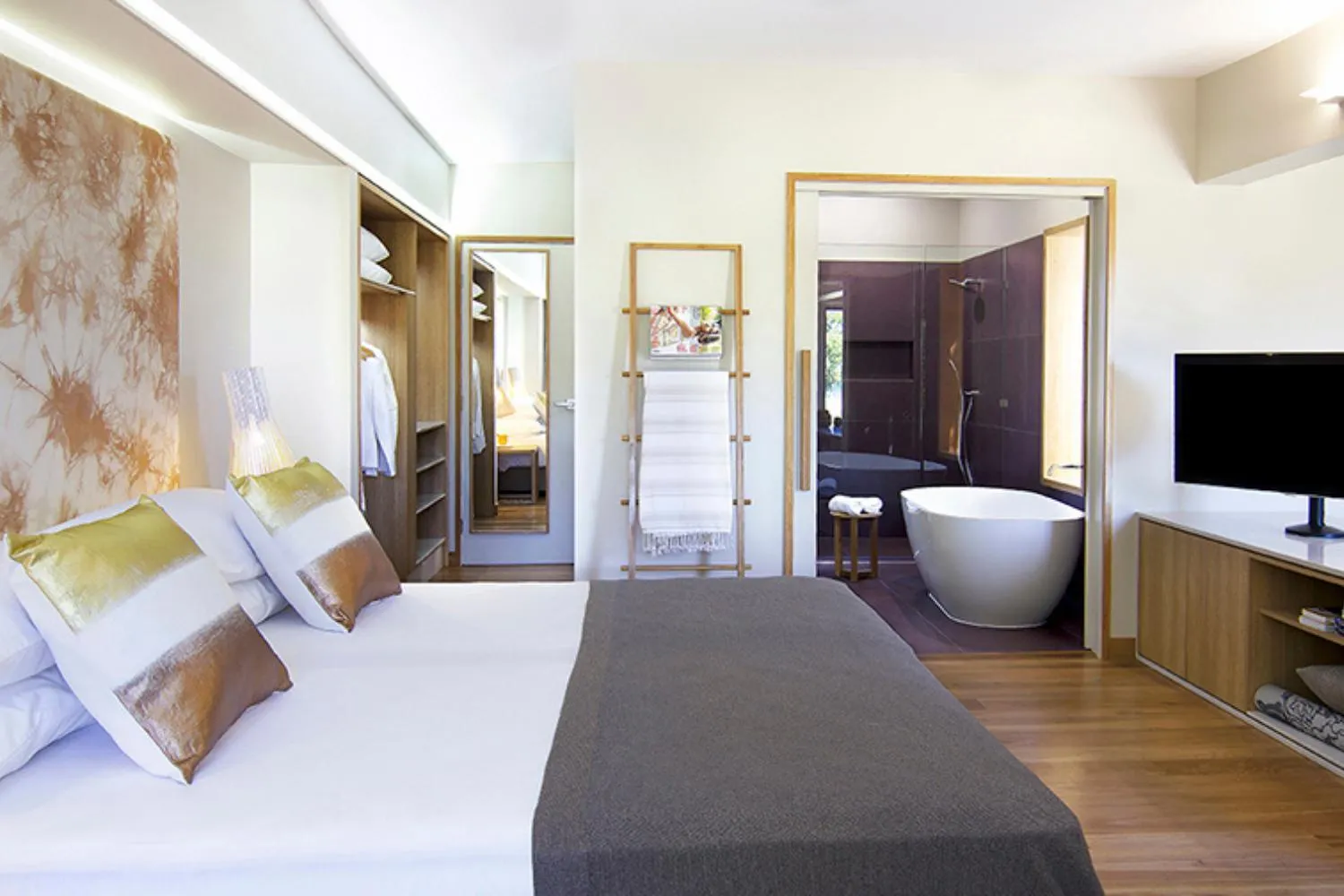 Living room, Bed in Elements Of Byron