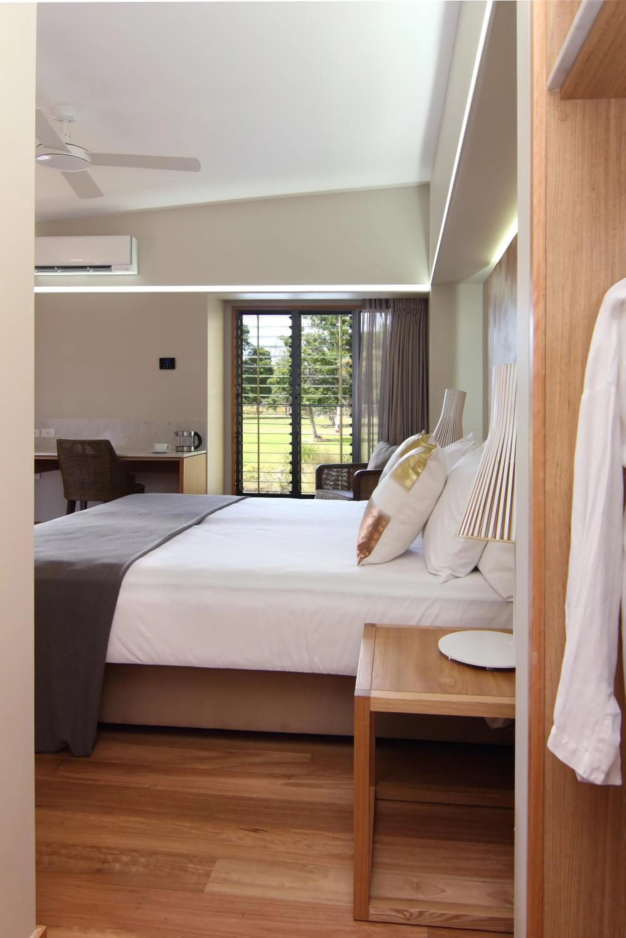 Massage, Bed in Elements Of Byron