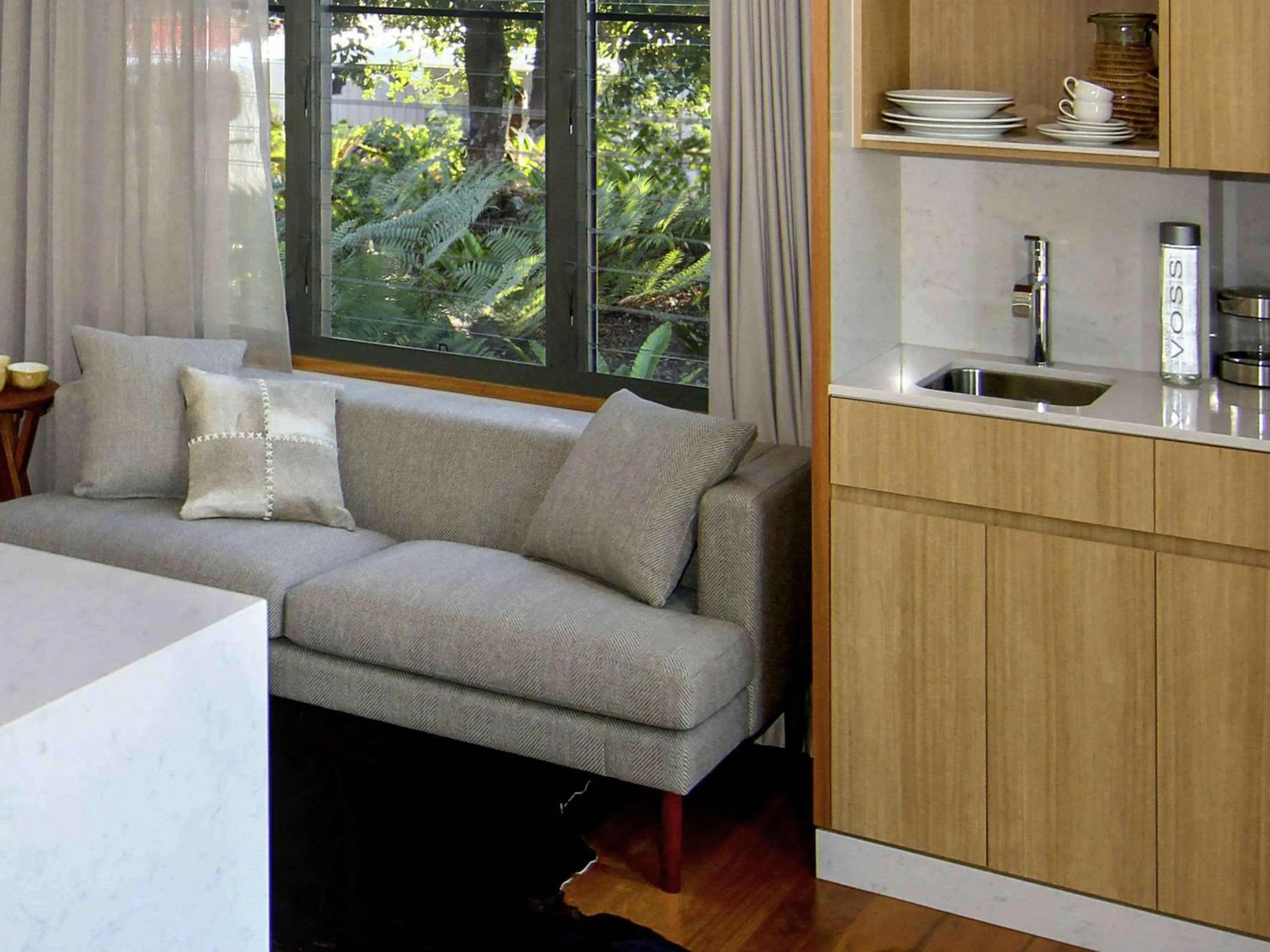 Photo of the whole room in Elements Of Byron