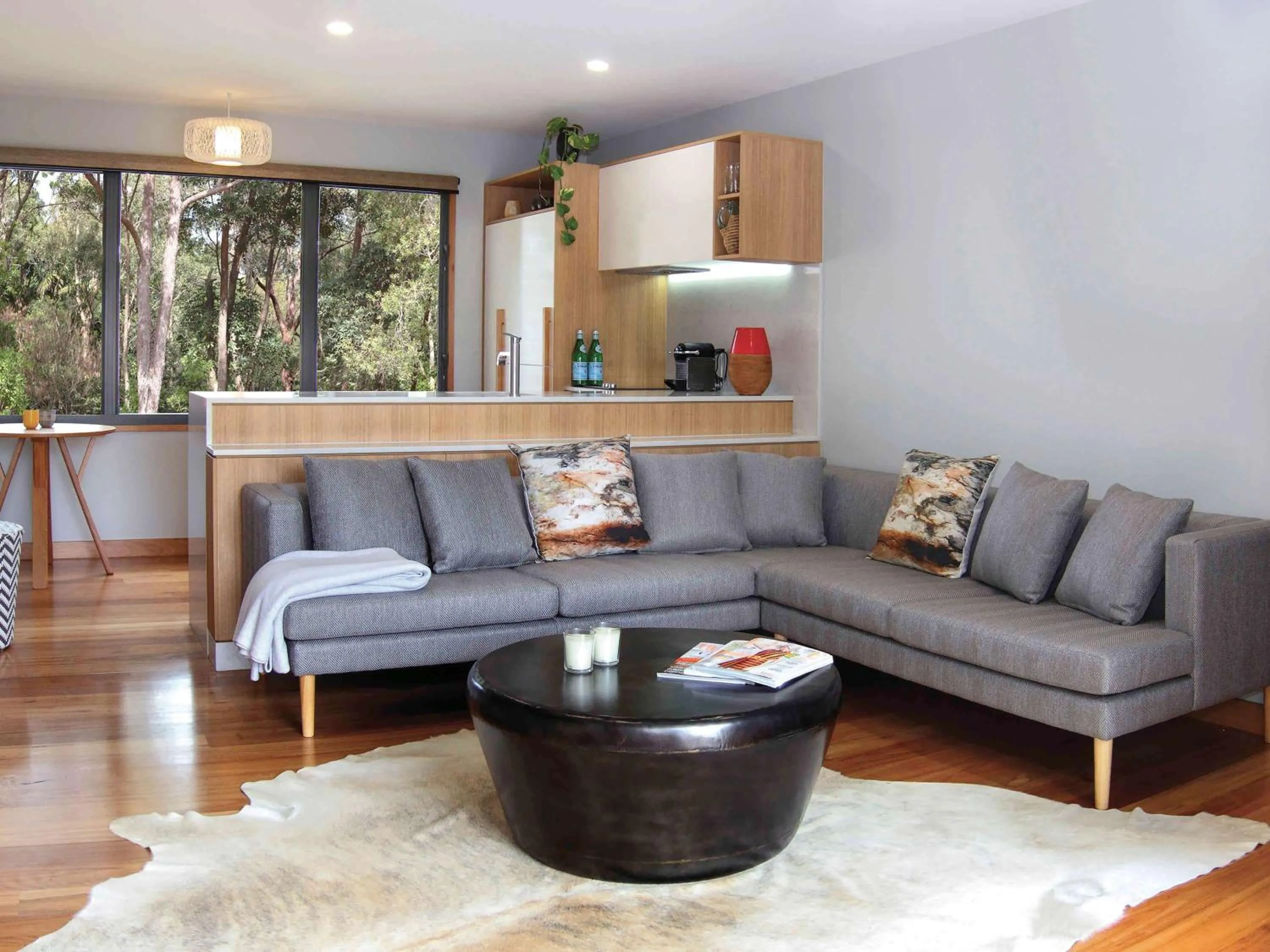 Photo of the whole room in Elements Of Byron