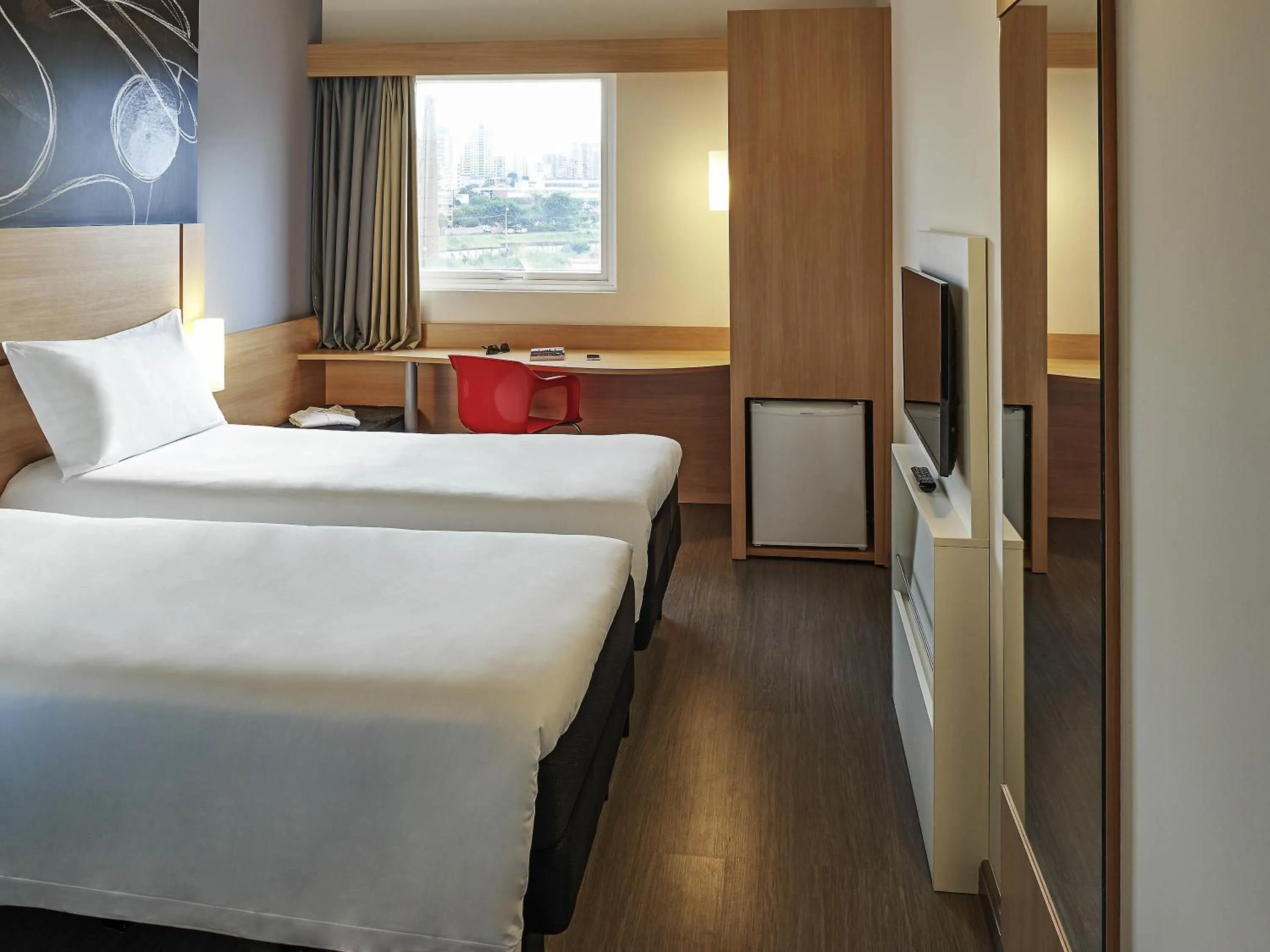 Bedroom, Bed in ibis Londrina Shopping