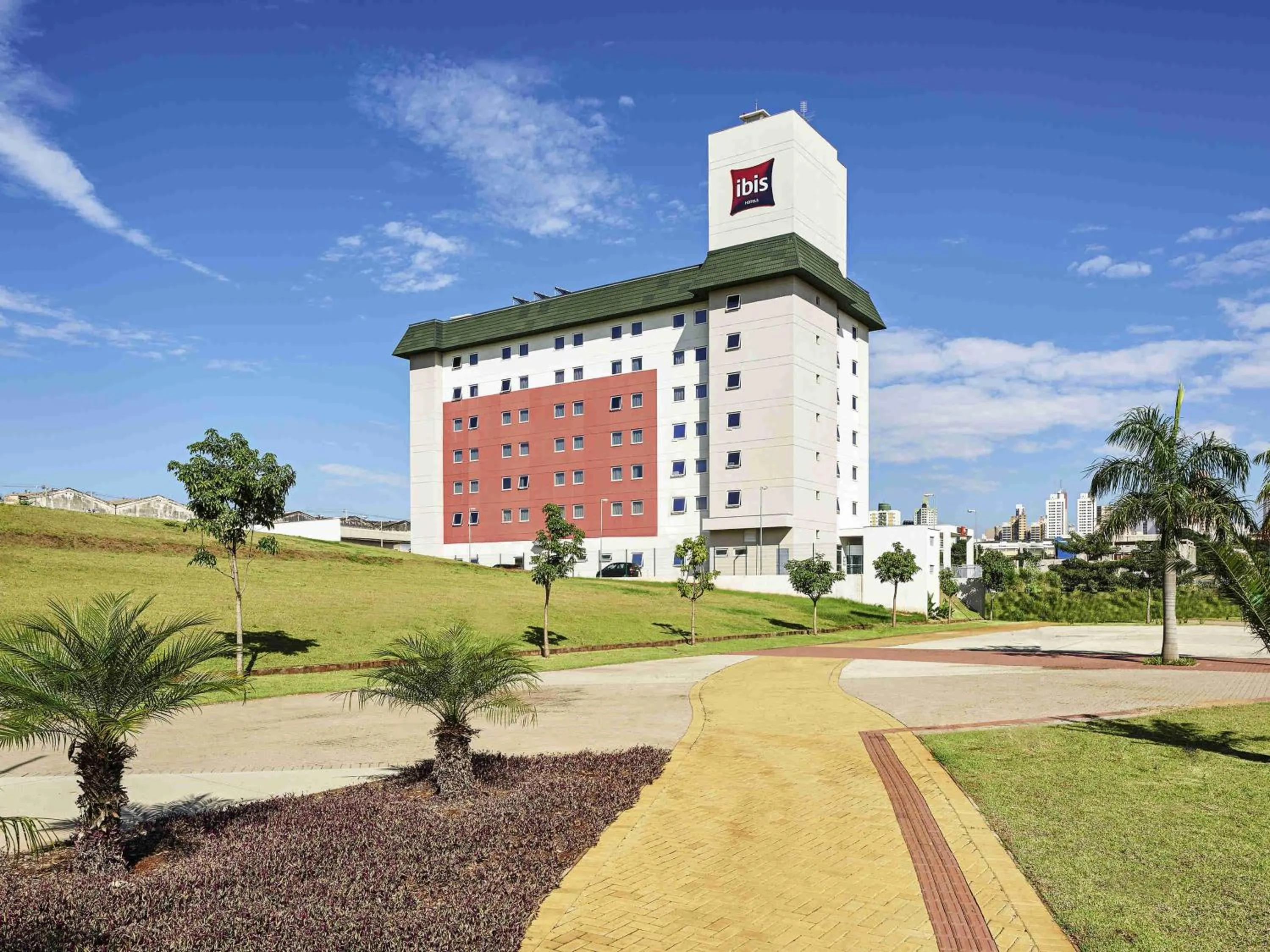 Property building in ibis Londrina Shopping