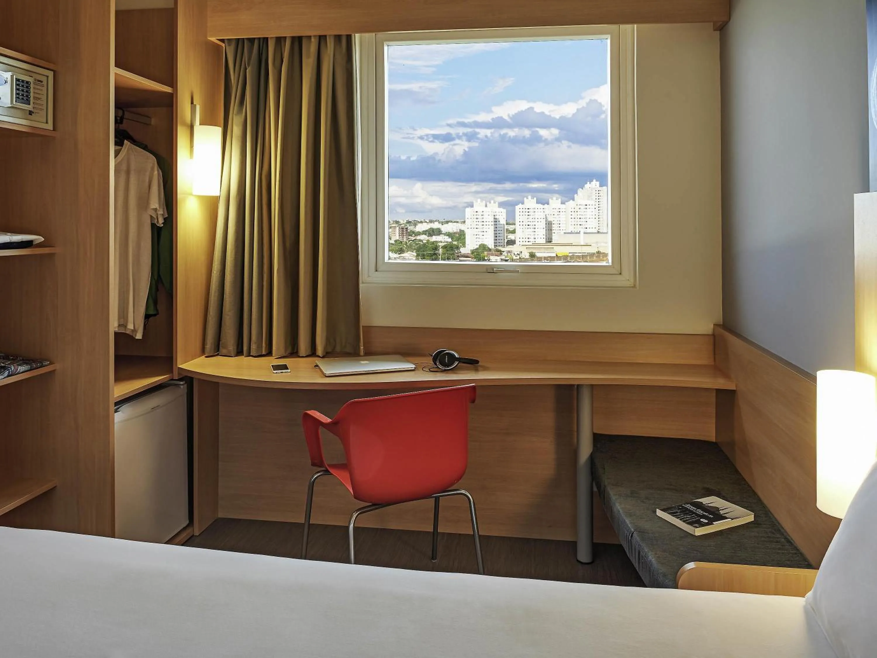 Bedroom, Bed in ibis Londrina Shopping