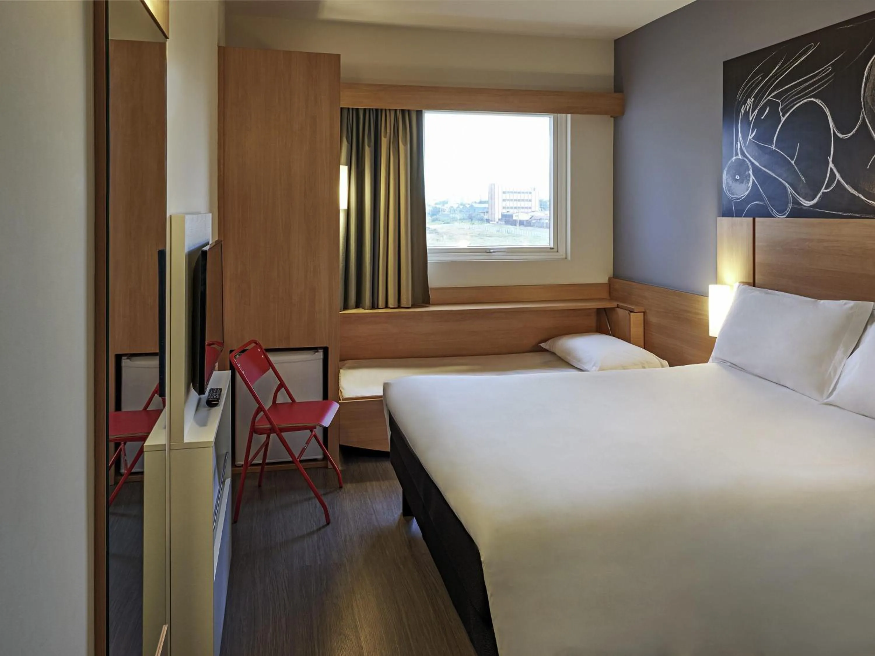 Bedroom, Bed in ibis Londrina Shopping