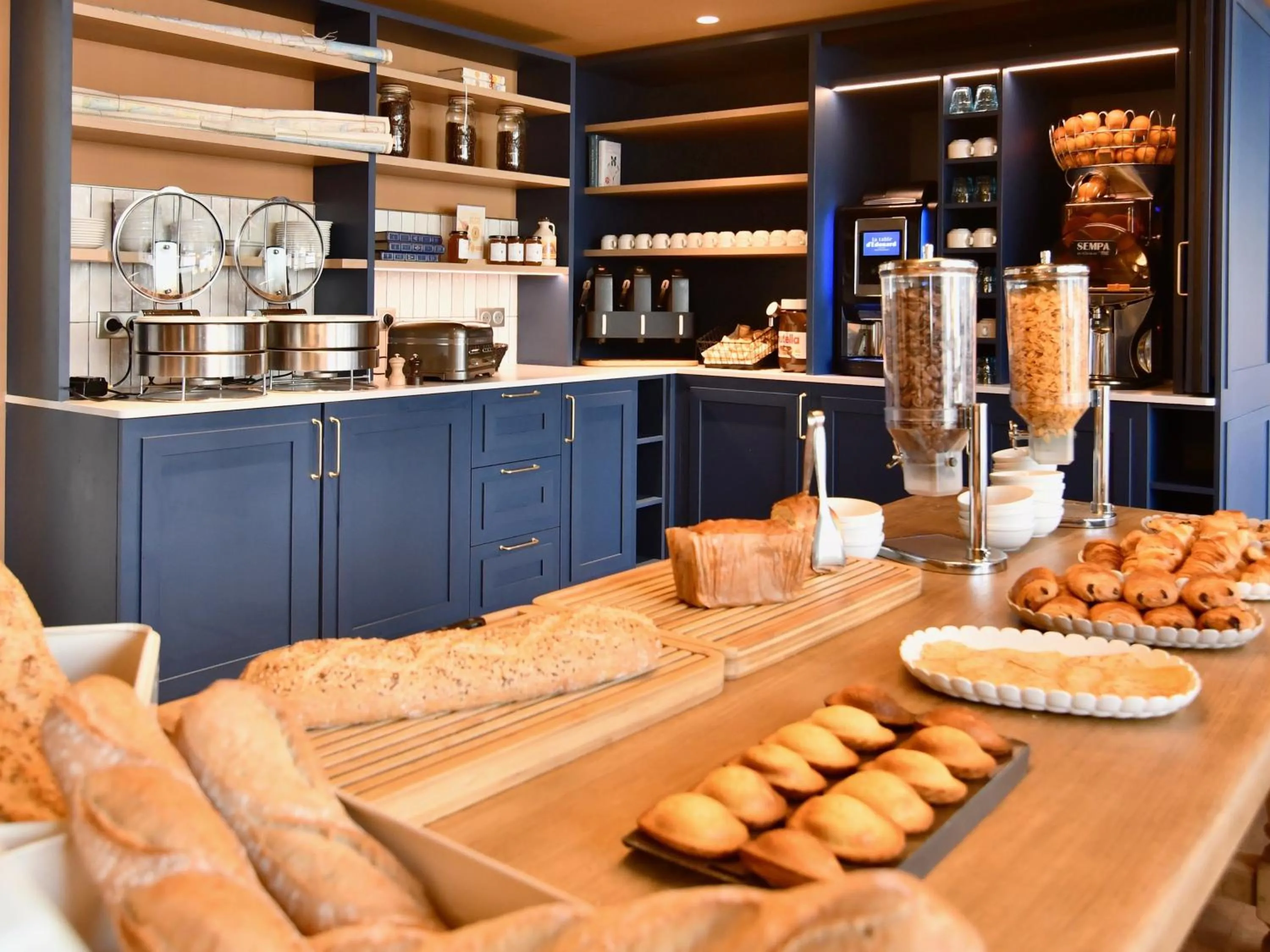 Breakfast in Ibis Budget Nantes Rezé Aéroport