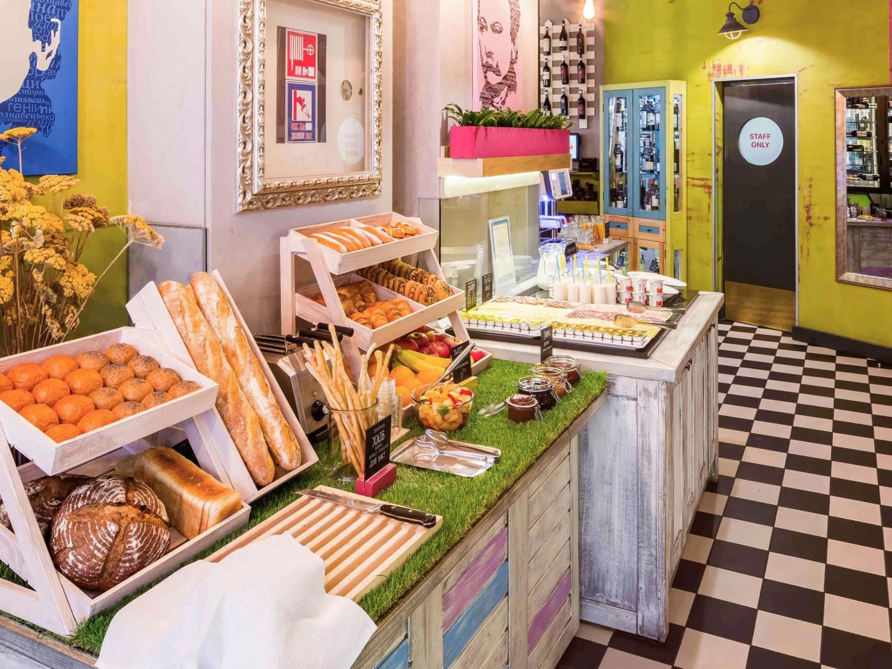 Restaurant/places to eat in Ibis Styles Lviv Center