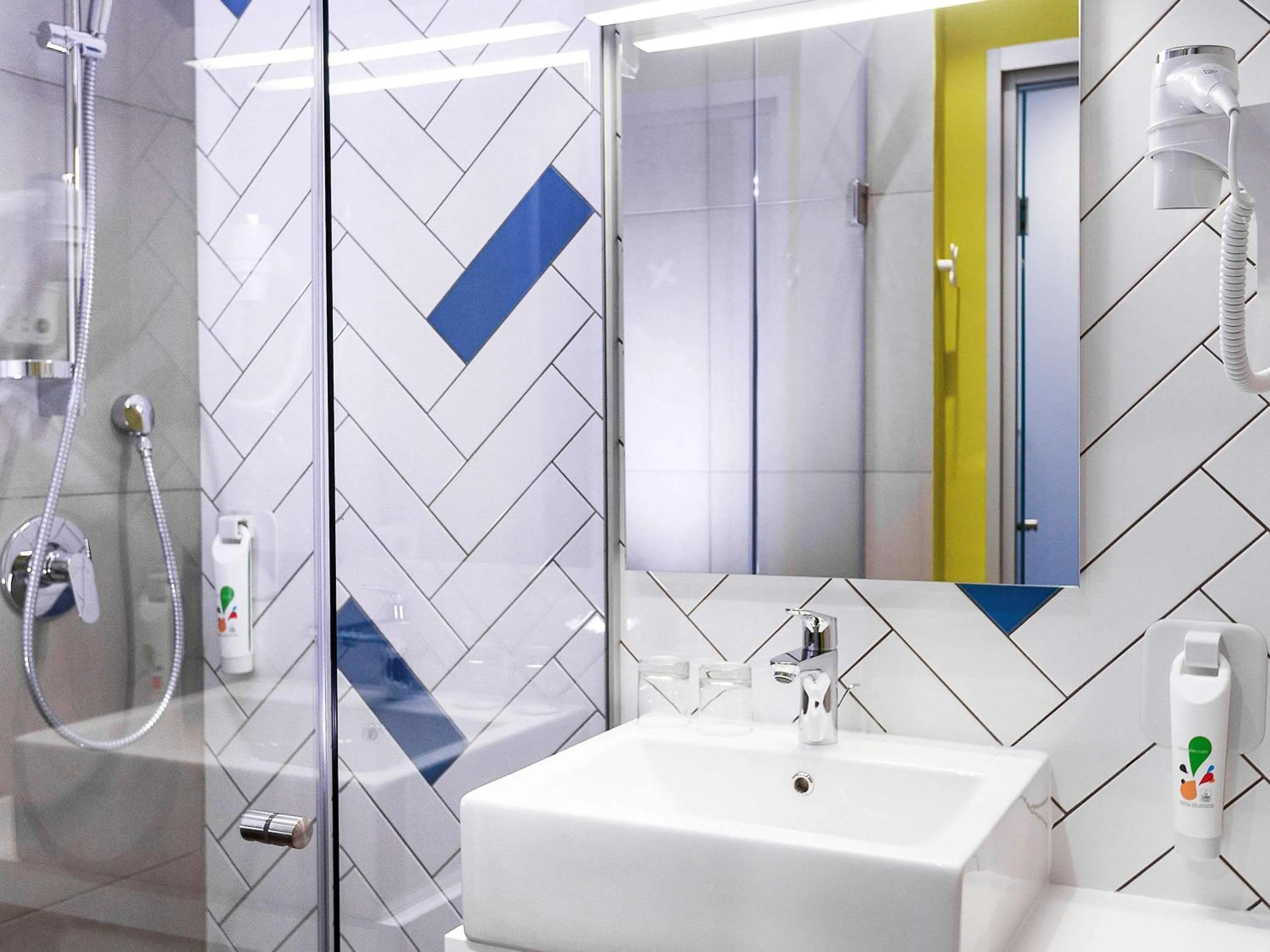 Photo of the whole room in Ibis Styles Lviv Center