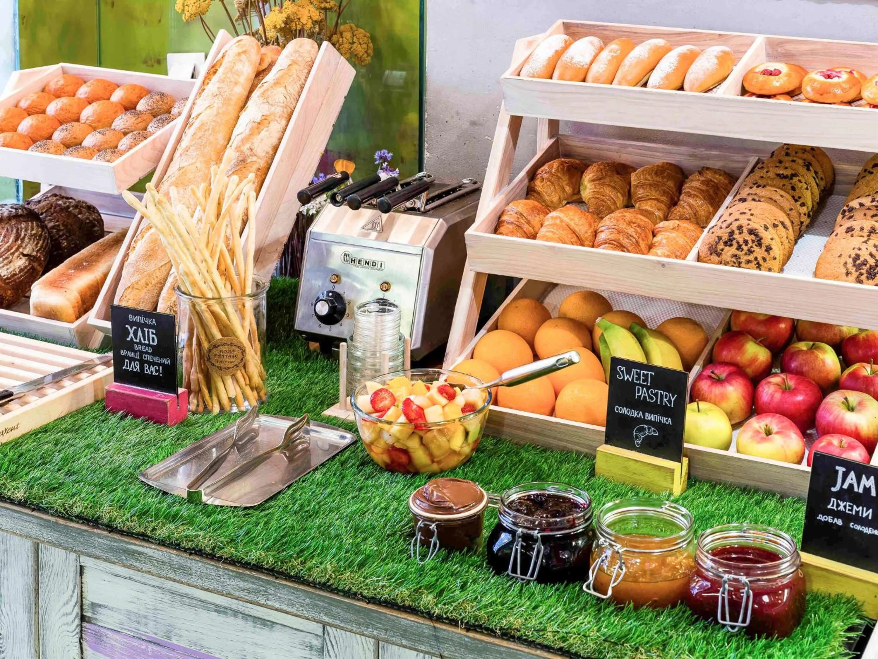 Restaurant/places to eat in Ibis Styles Lviv Center