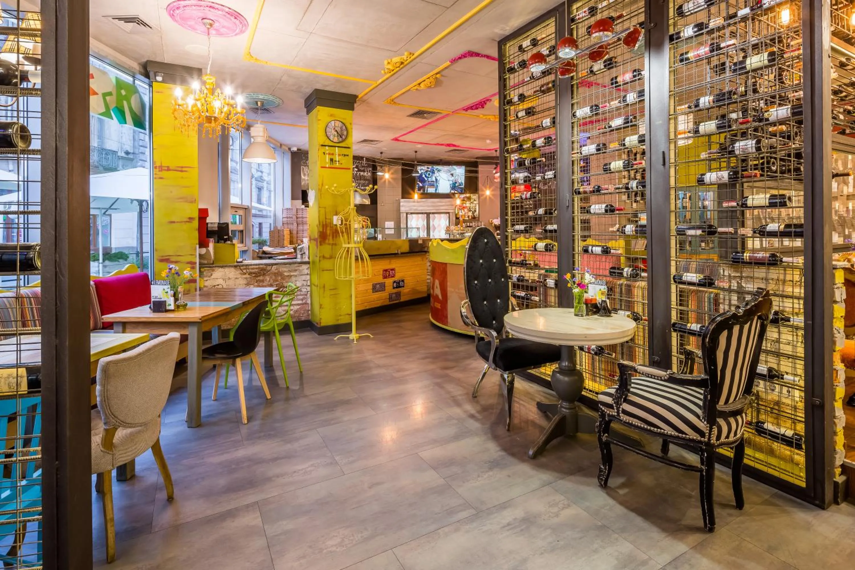 Restaurant/places to eat in Ibis Styles Lviv Center