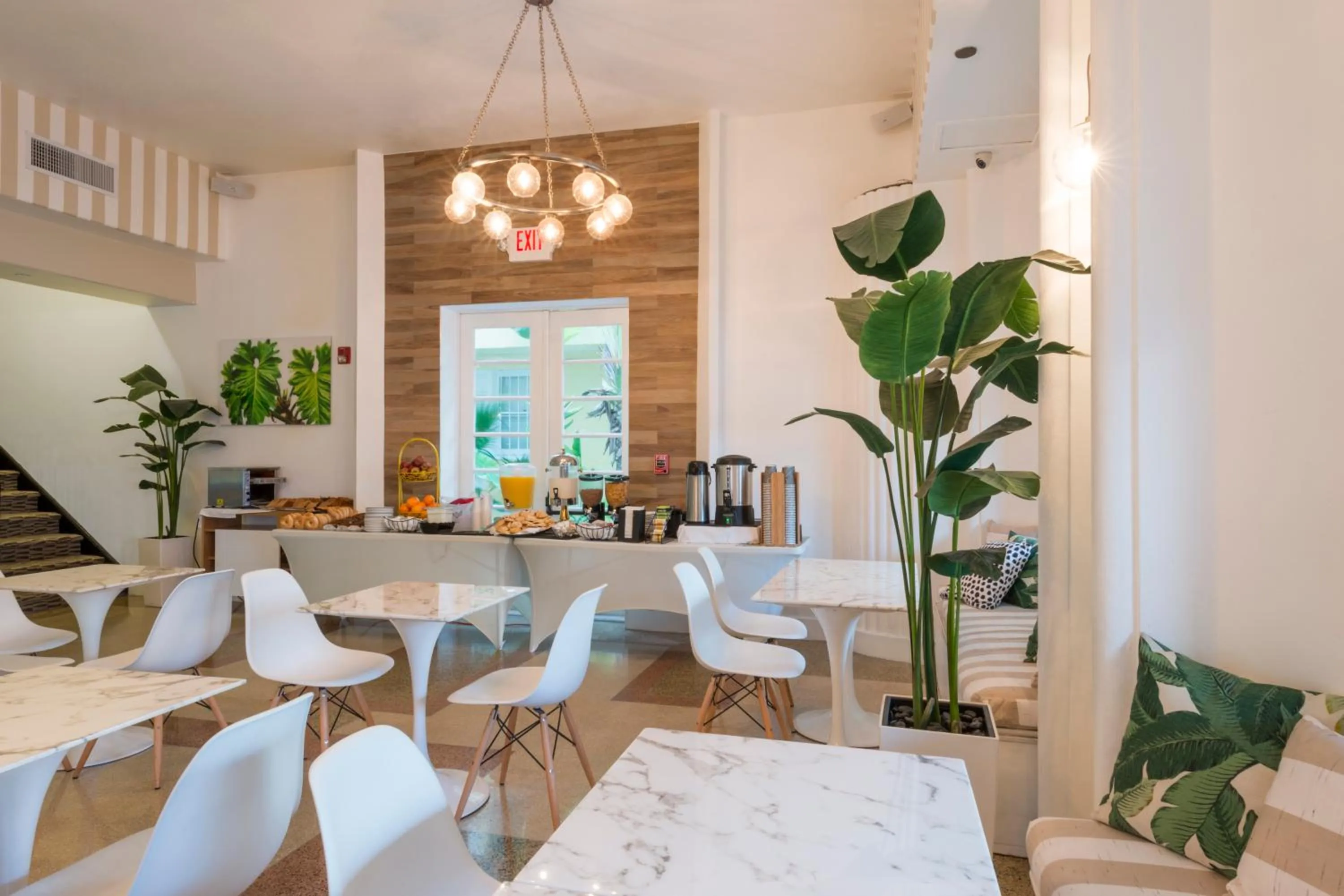 Buffet breakfast in President Hotel Villa