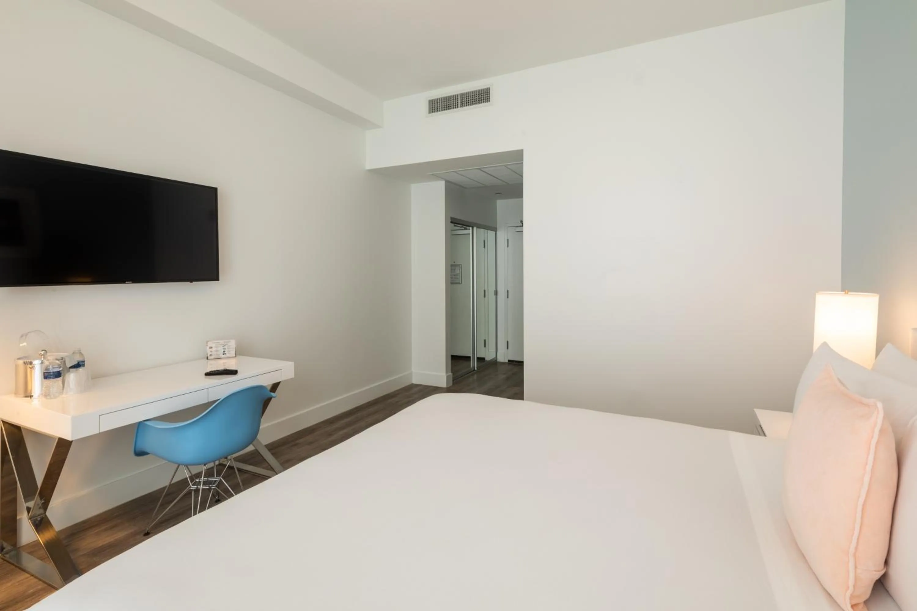 Bed in President Hotel Villa