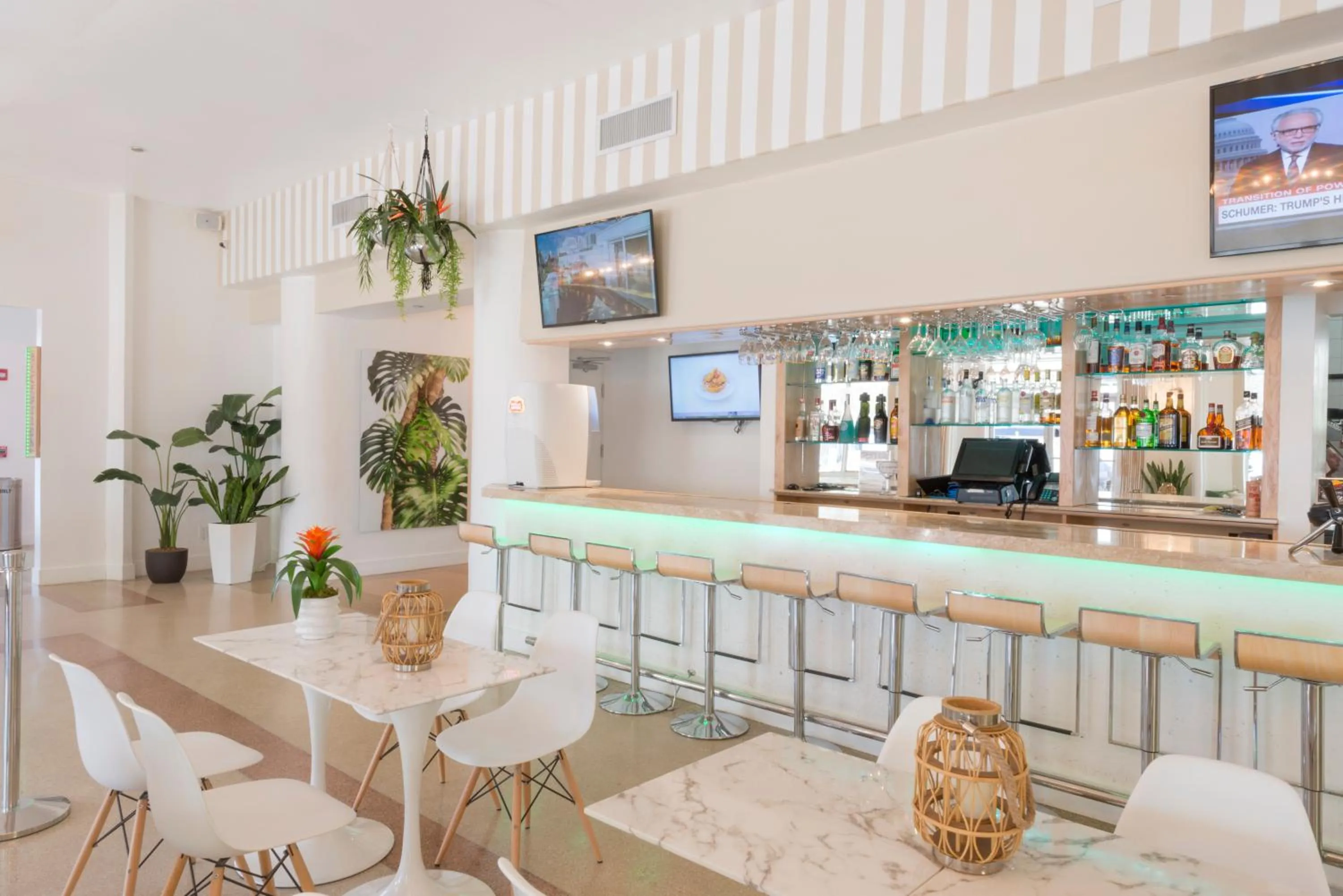 Lounge or bar in President Hotel Villa