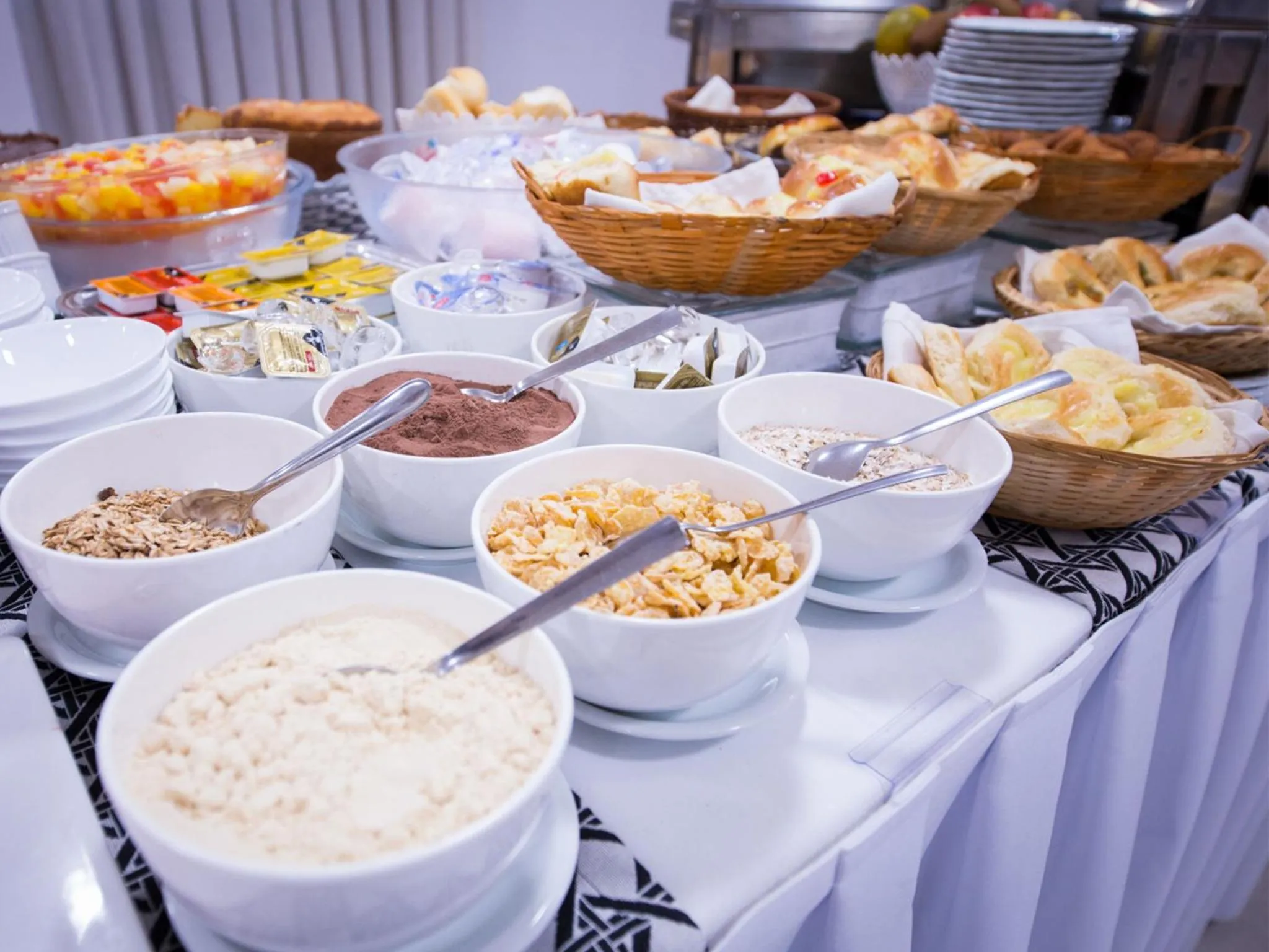 Buffet breakfast in Vila Business Hotel