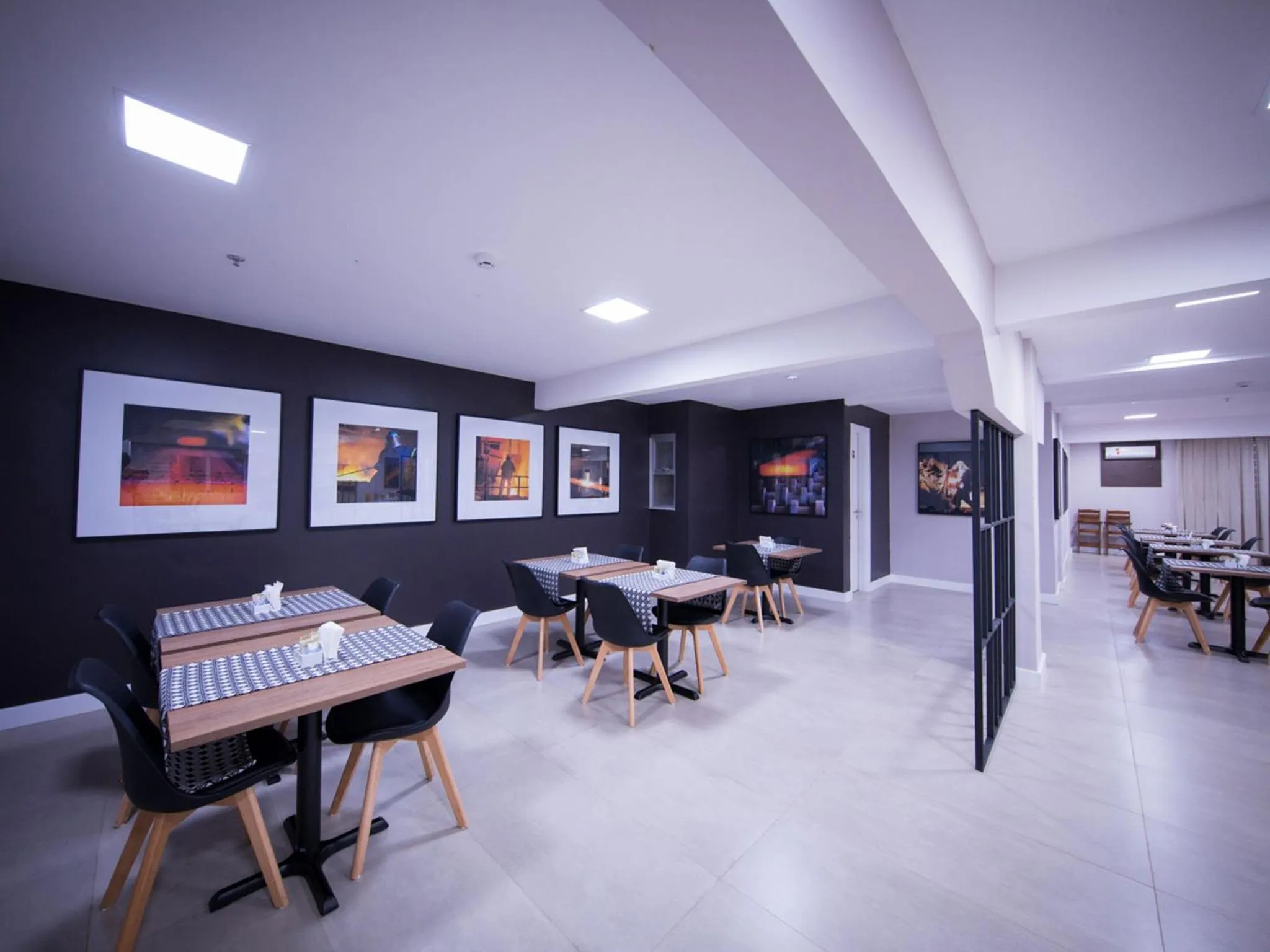 Restaurant/places to eat in Vila Business Hotel