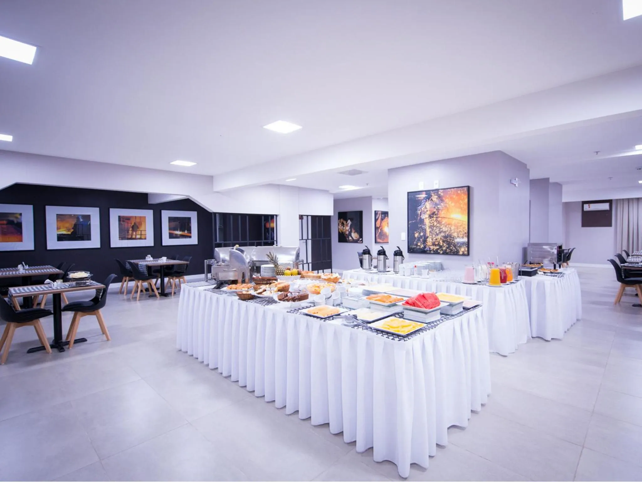 Restaurant/places to eat in Vila Business Hotel