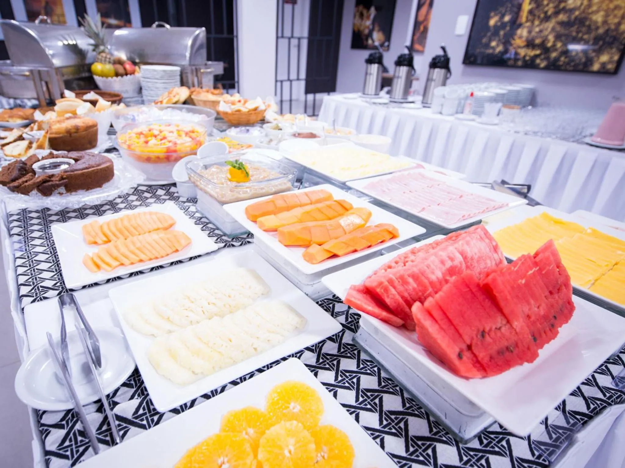 Continental breakfast in Vila Business Hotel