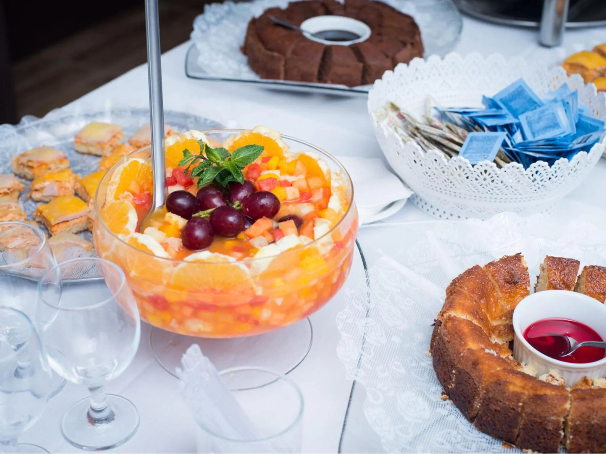 Restaurant/places to eat in Vila Business Hotel