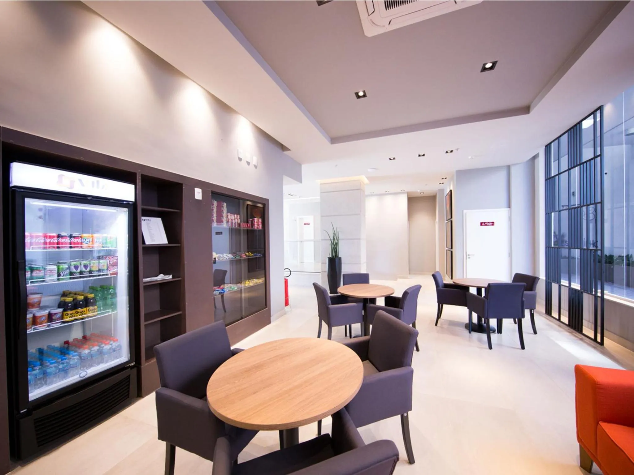 On-site shops in Vila Business Hotel