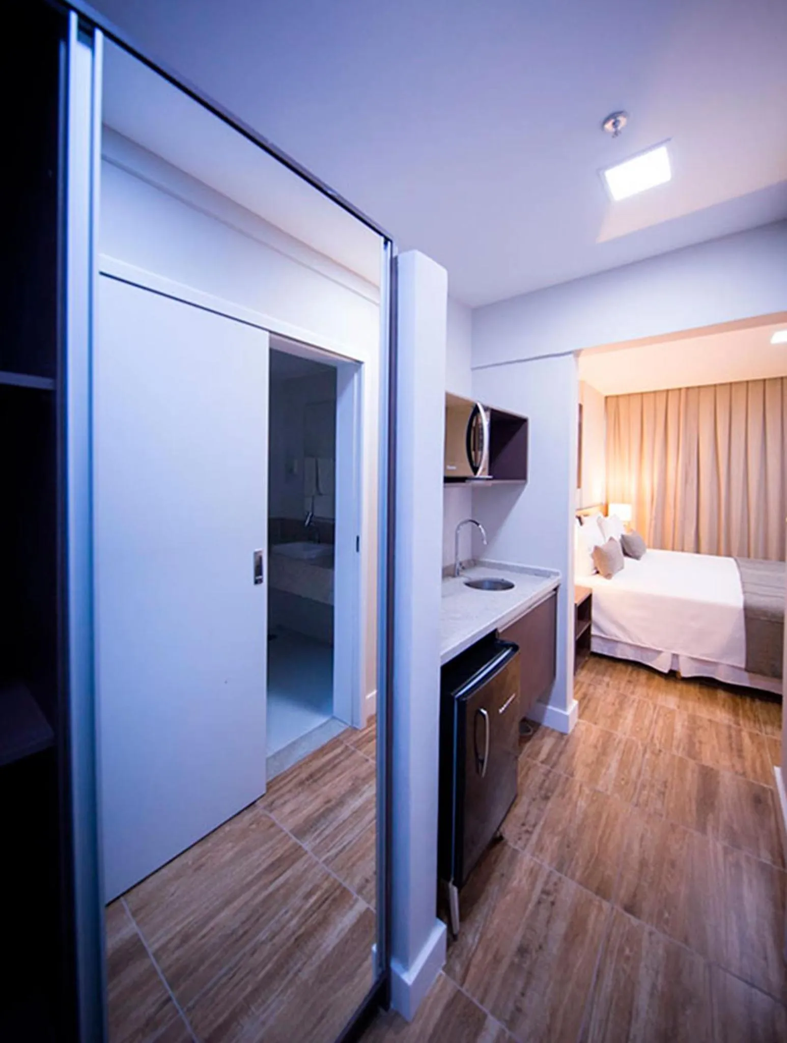 Bathroom, Bed in Vila Business Hotel