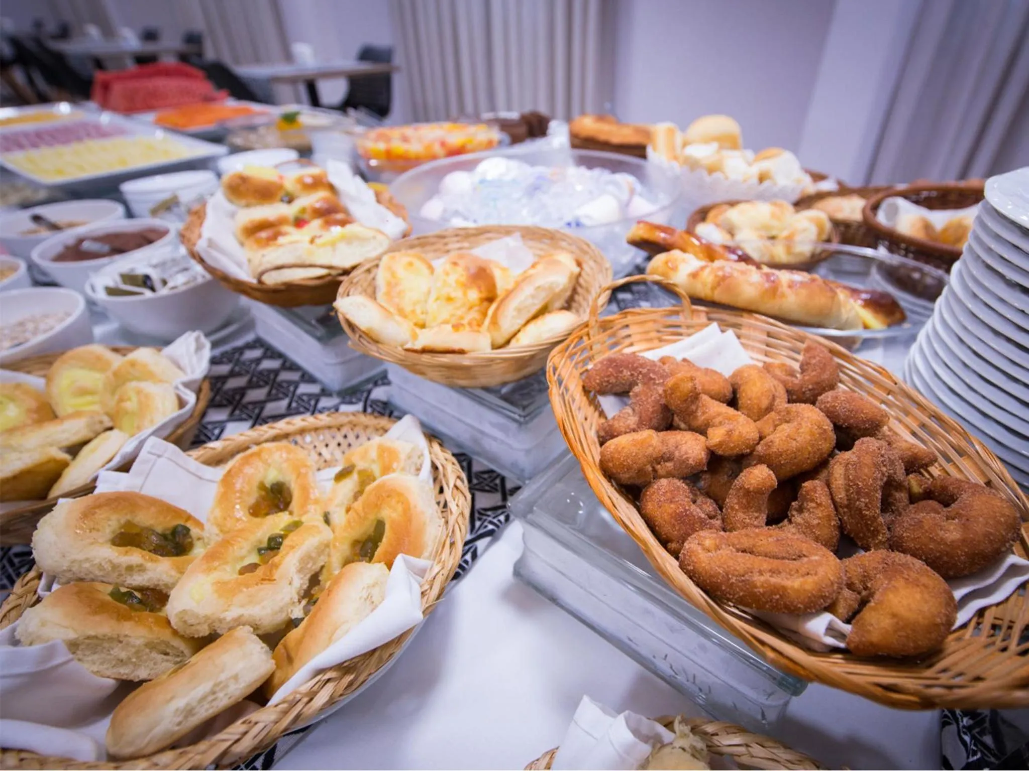 Continental breakfast in Vila Business Hotel